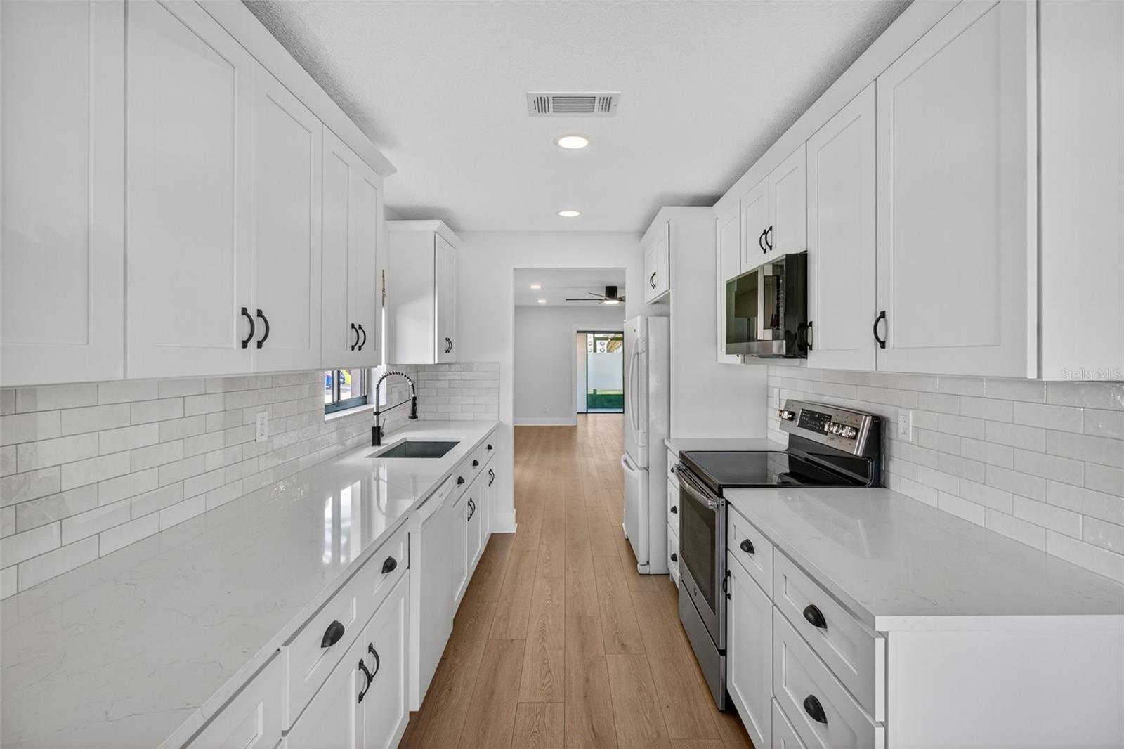 Image 4 of 37 For 7360 Ulmerton Road 30e