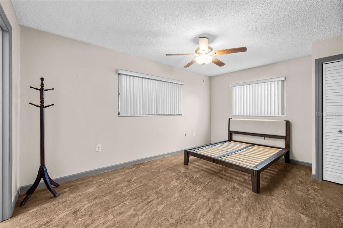 Image 18 of 57 For 4880 Shell Stream Boulevard