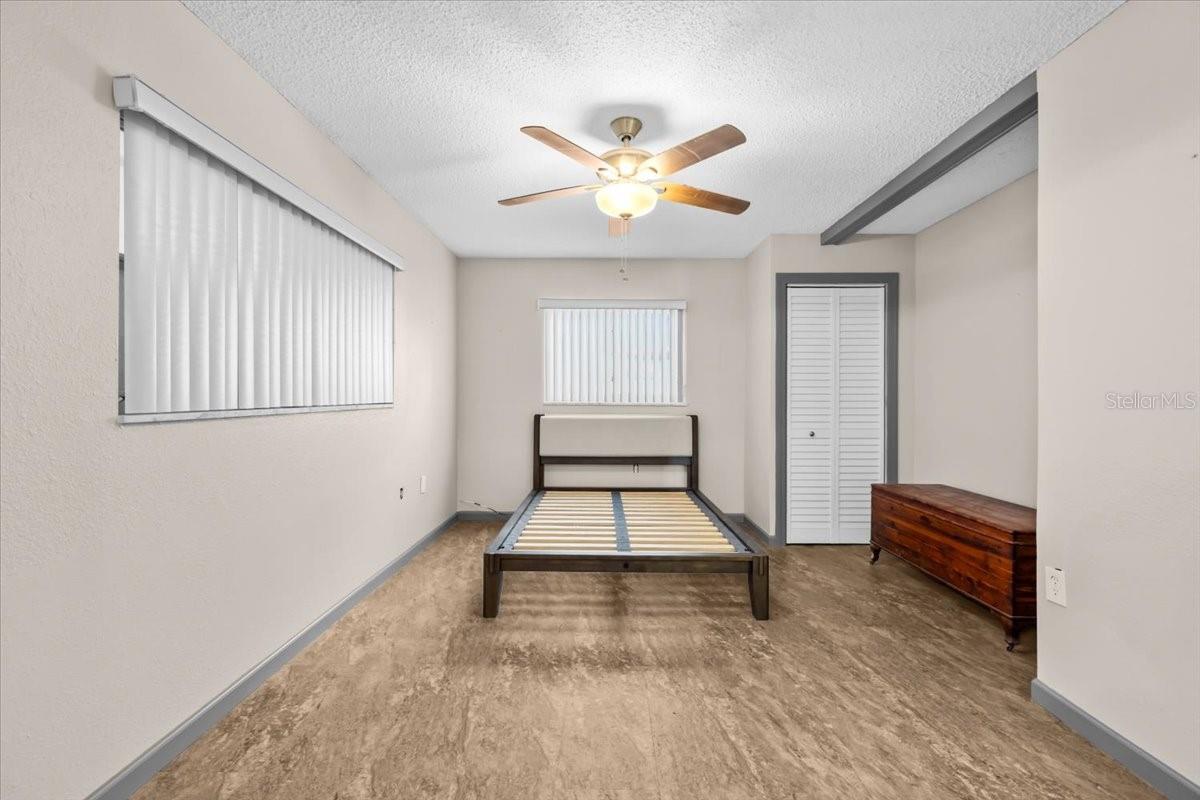 Image 19 of 57 For 4880 Shell Stream Boulevard