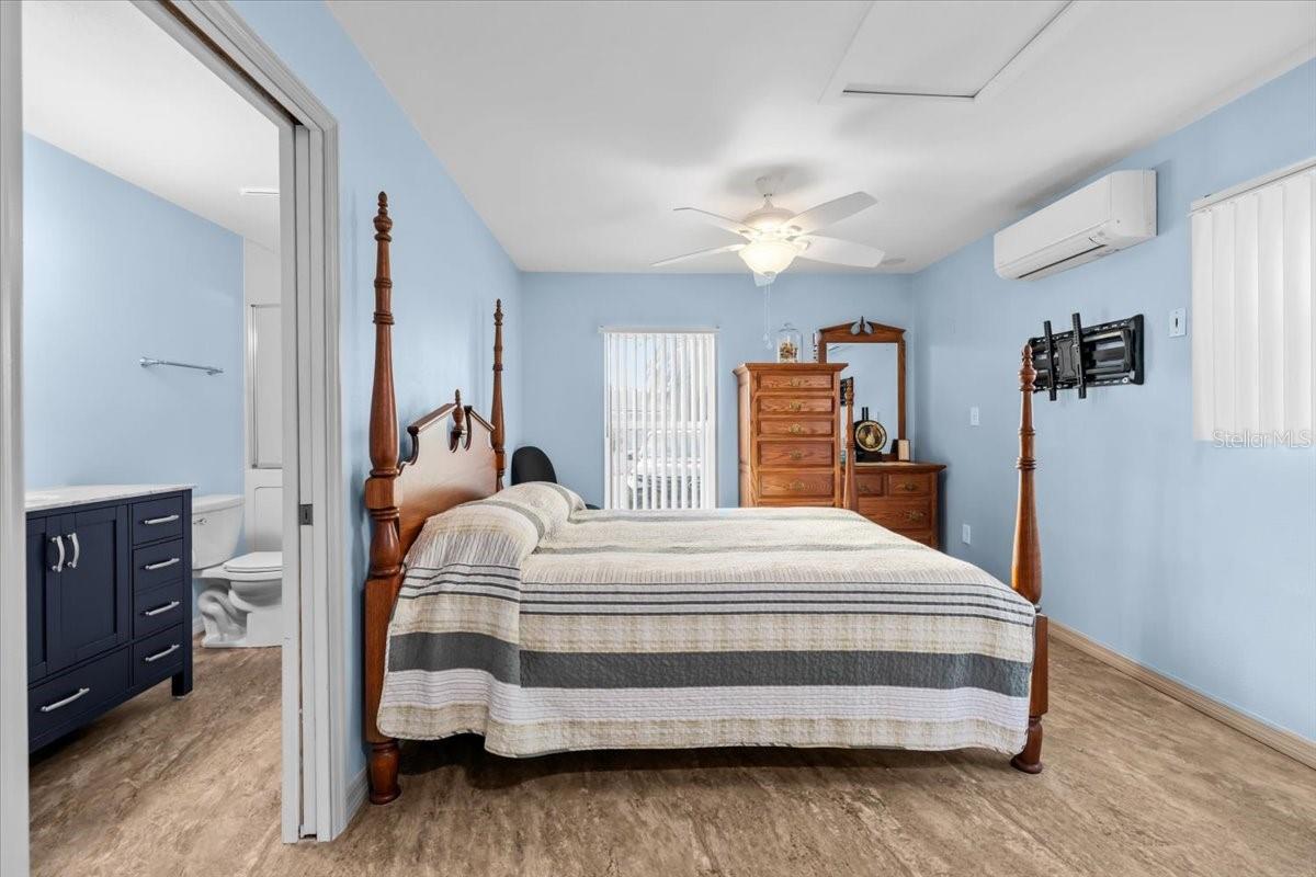 Image 26 of 57 For 4880 Shell Stream Boulevard