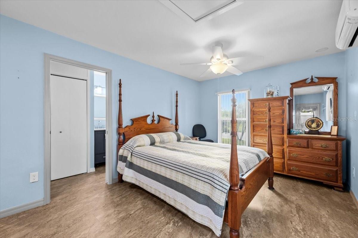 Image 27 of 57 For 4880 Shell Stream Boulevard