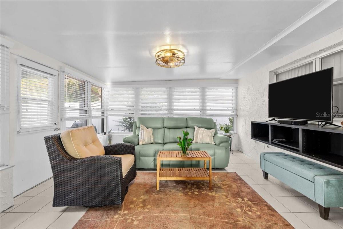 Image 9 of 57 For 4880 Shell Stream Boulevard