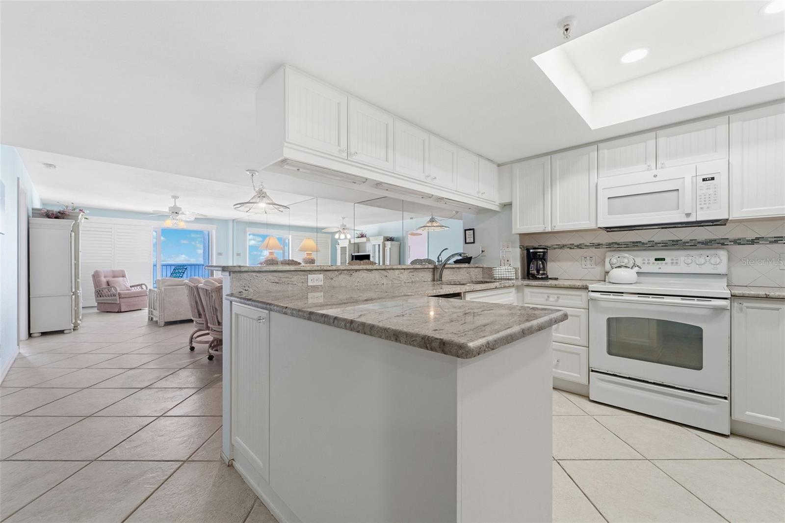 Image 6 of 36 For 17200 Gulf Boulevard 503