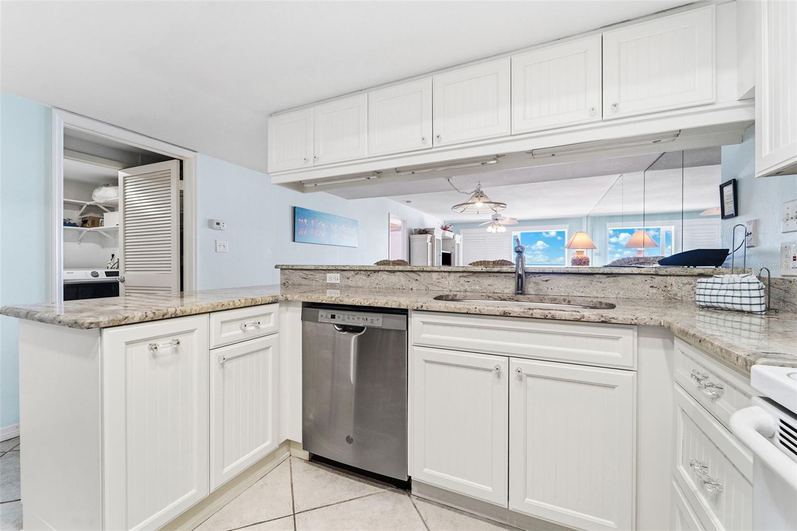 Image 8 of 36 For 17200 Gulf Boulevard 503