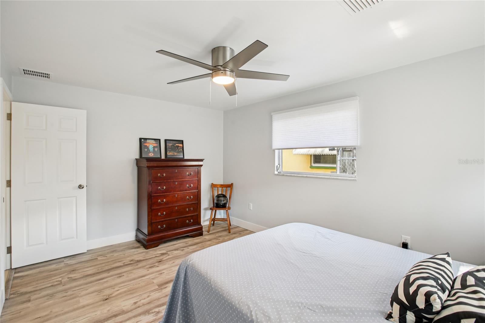 Image 17 of 23 For 1547 Andover Drive