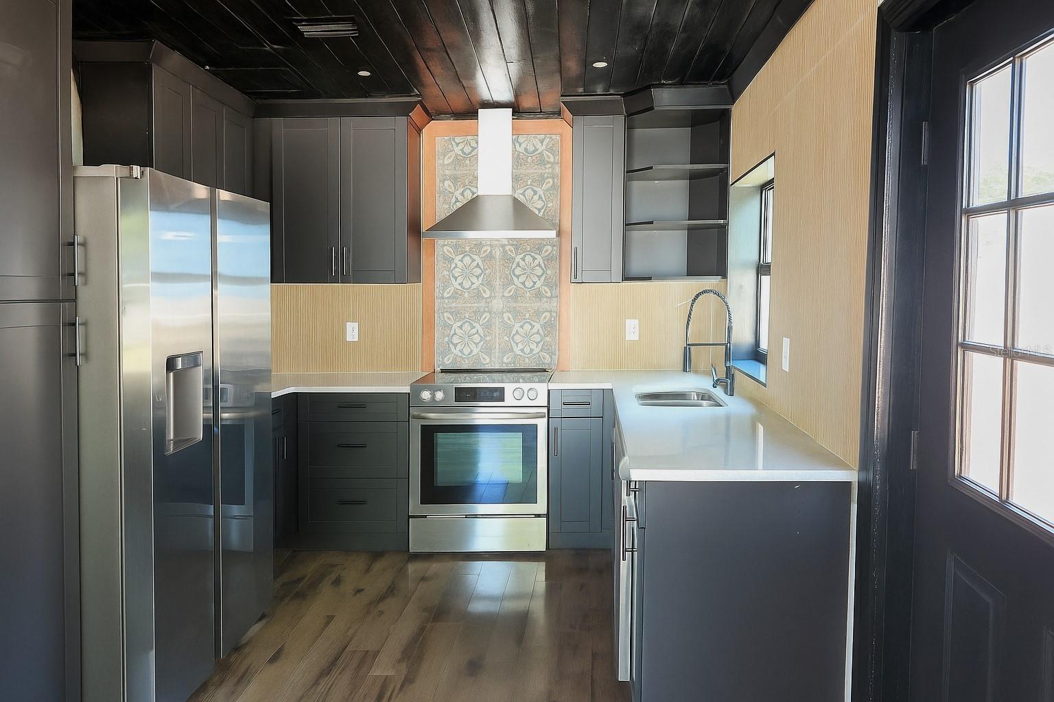 Image 2 of 6 For 1221 Emma Street