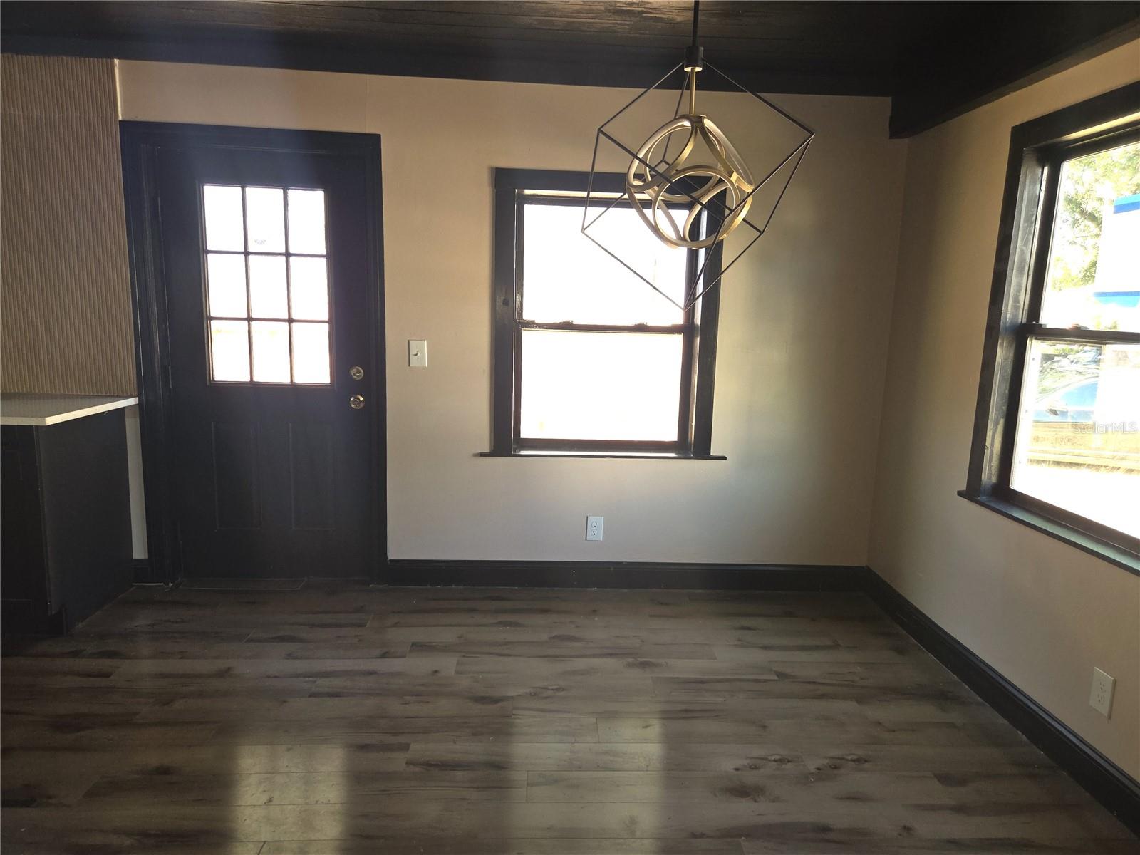 Image 3 of 6 For 1221 Emma Street