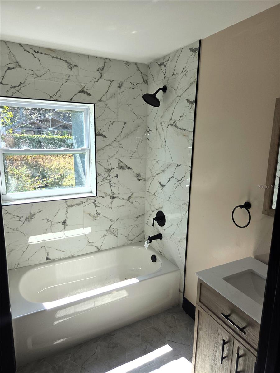 Image 5 of 6 For 1221 Emma Street