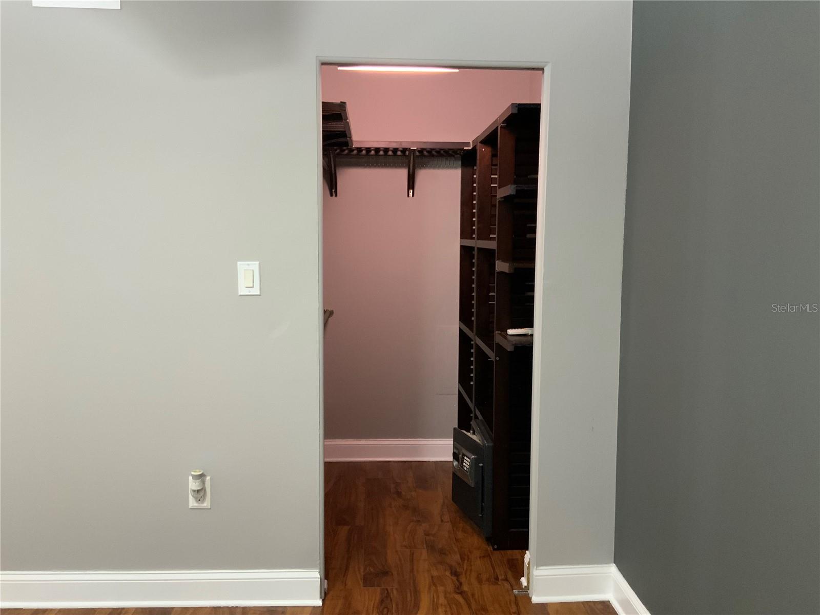 Image 10 of 15 For 806 Lake Haven Square 102