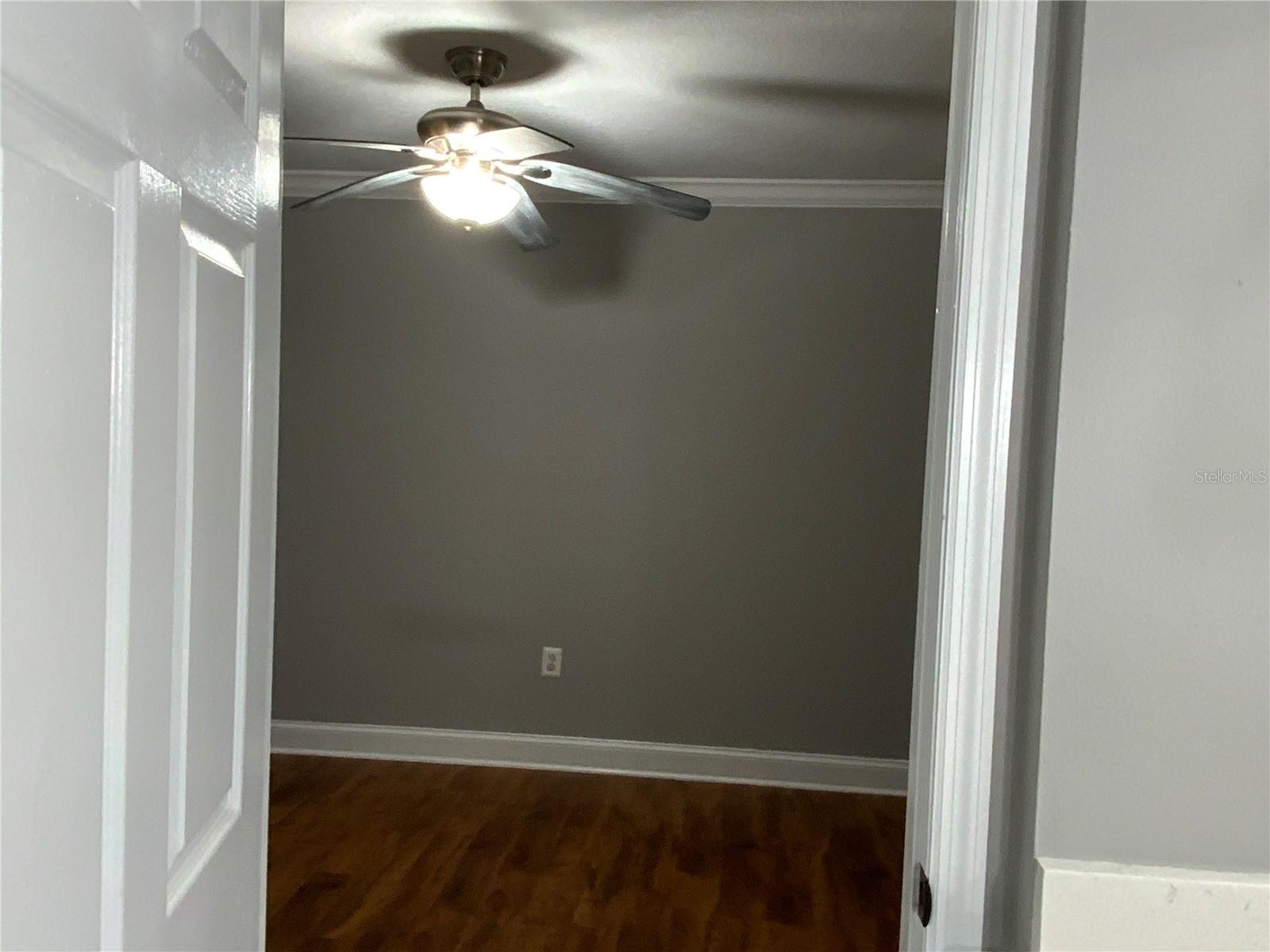 Image 6 of 15 For 806 Lake Haven Square 102