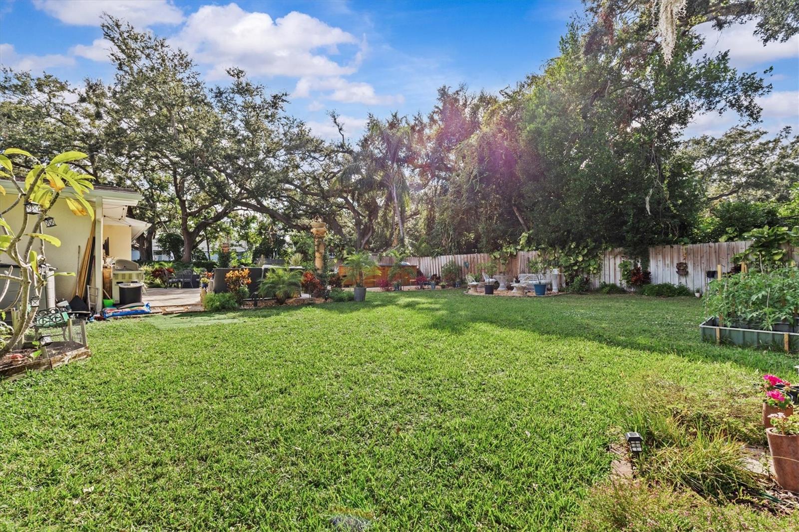 Image 13 of 78 For 606 New York Avenue