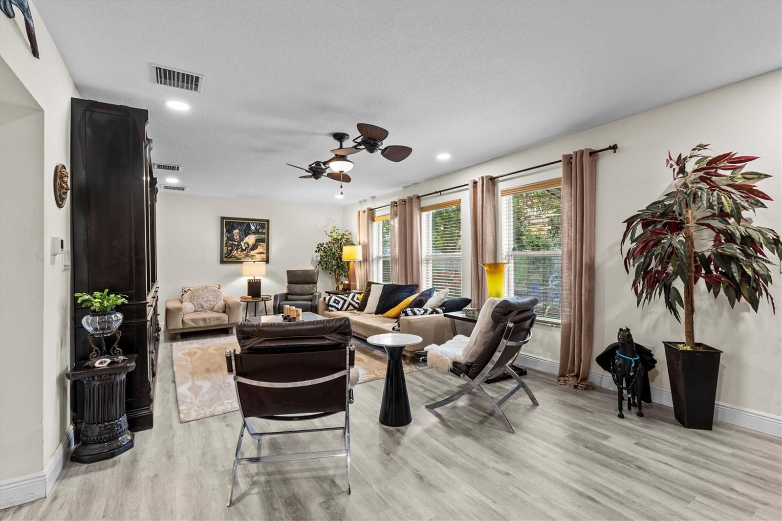 Image 33 of 78 For 606 New York Avenue