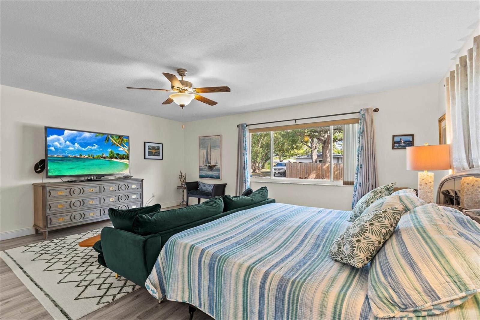 Image 37 of 78 For 606 New York Avenue