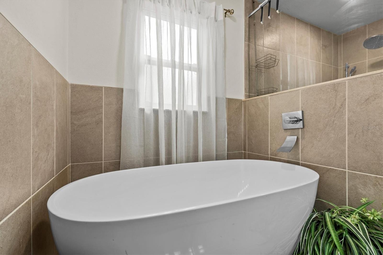 Image 39 of 78 For 606 New York Avenue