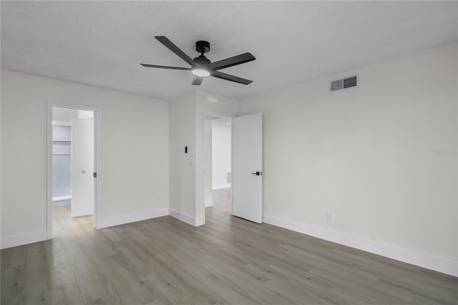 Image 14 of 31 For 1888 Springbush Lane