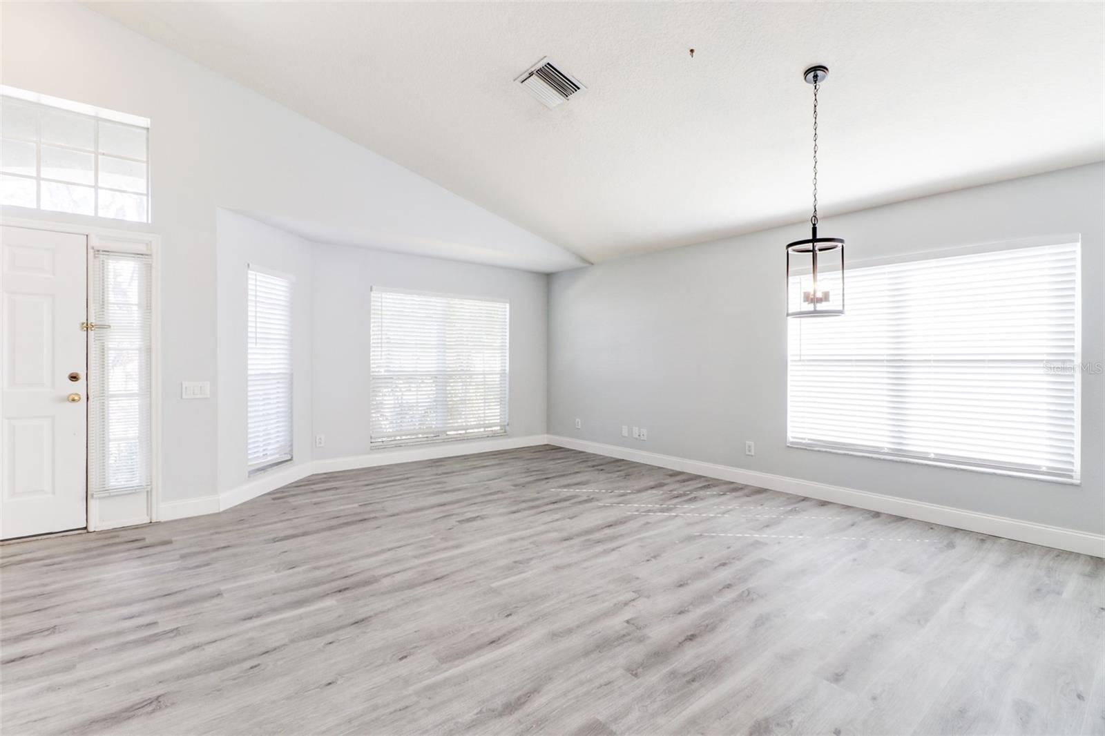 Image 5 of 42 For 29806 Morningmist Drive