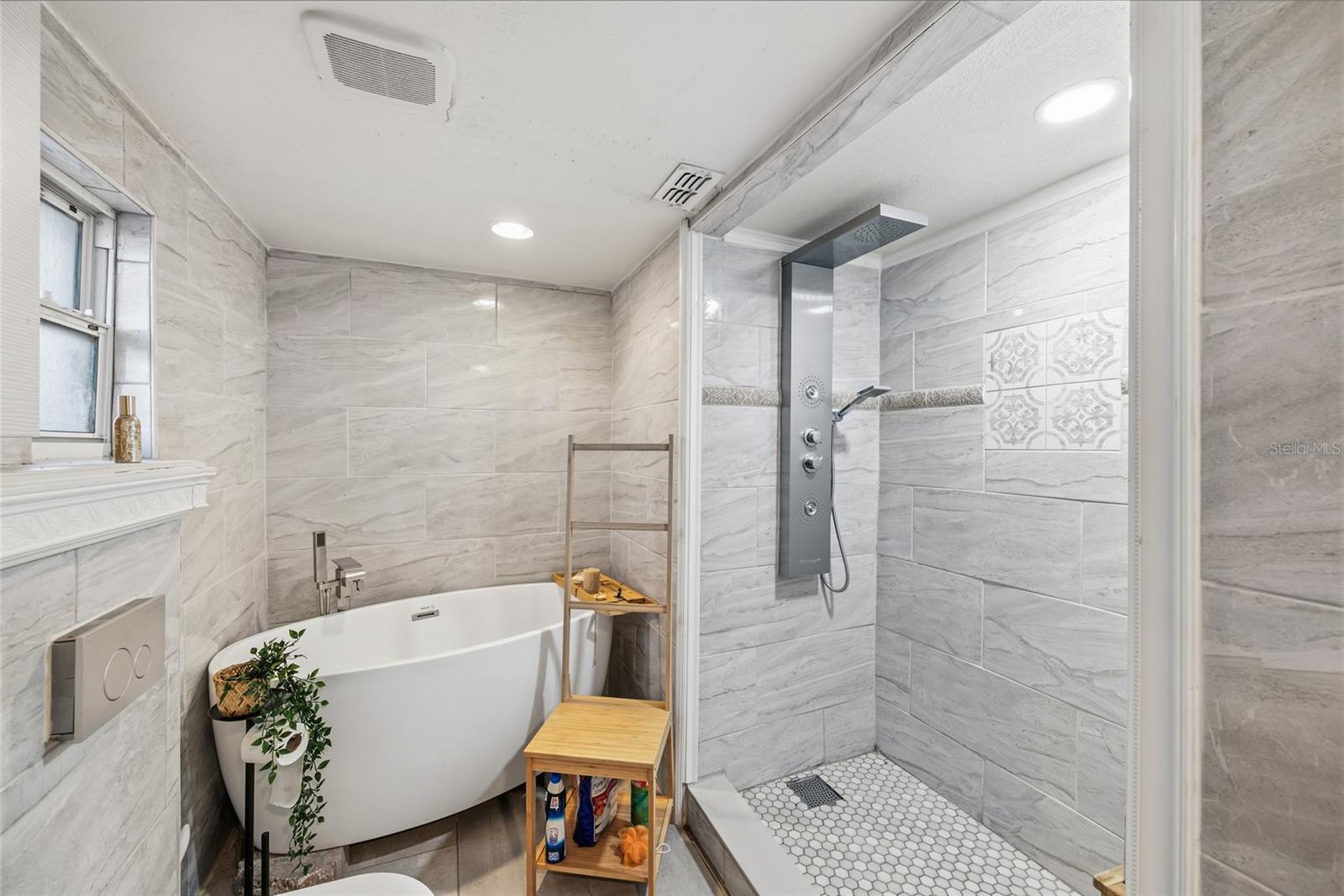 Image 22 of 28 For 5633 Andrea Drive