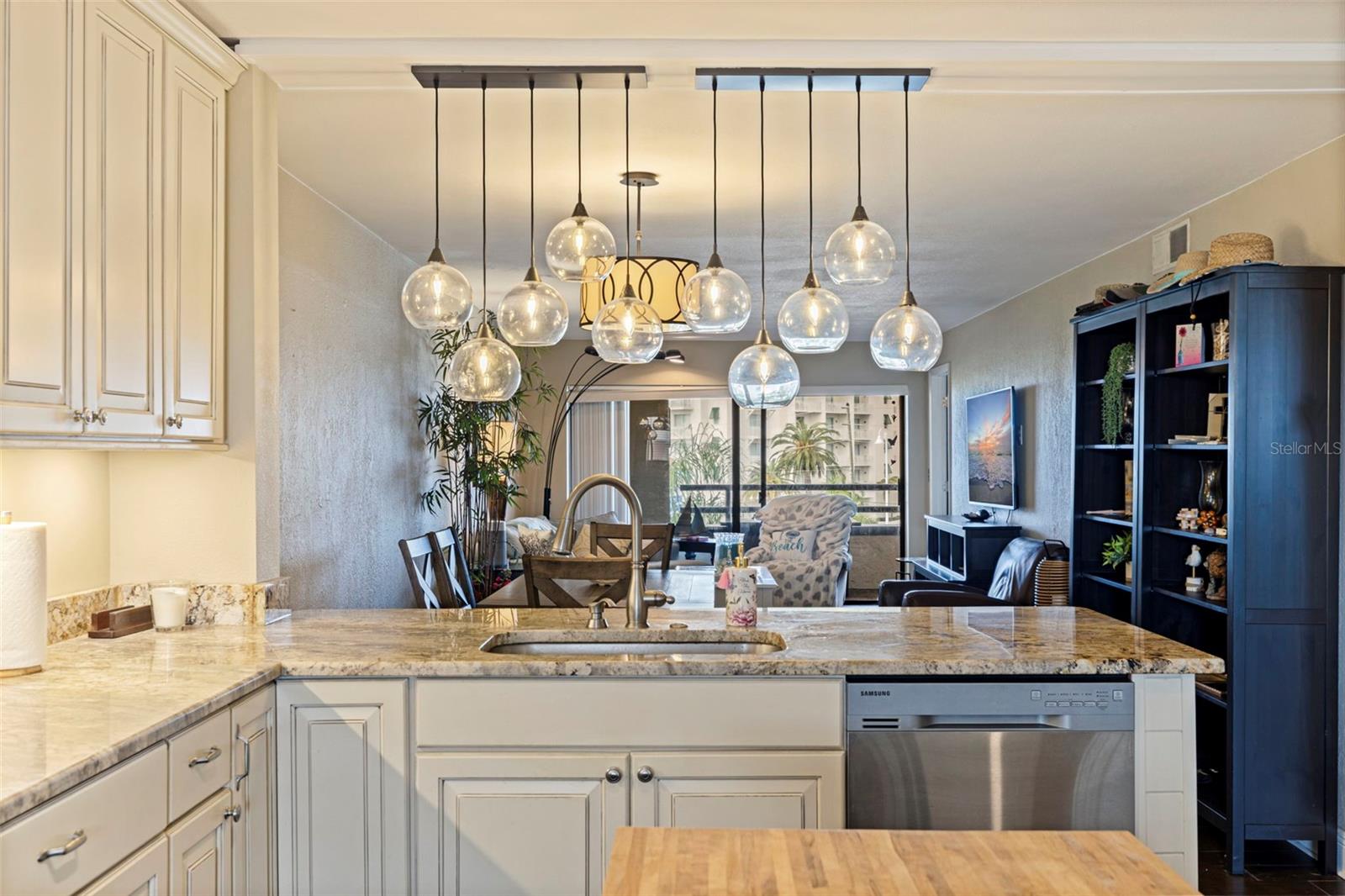 Image 11 of 36 For 106 1st Street E 315