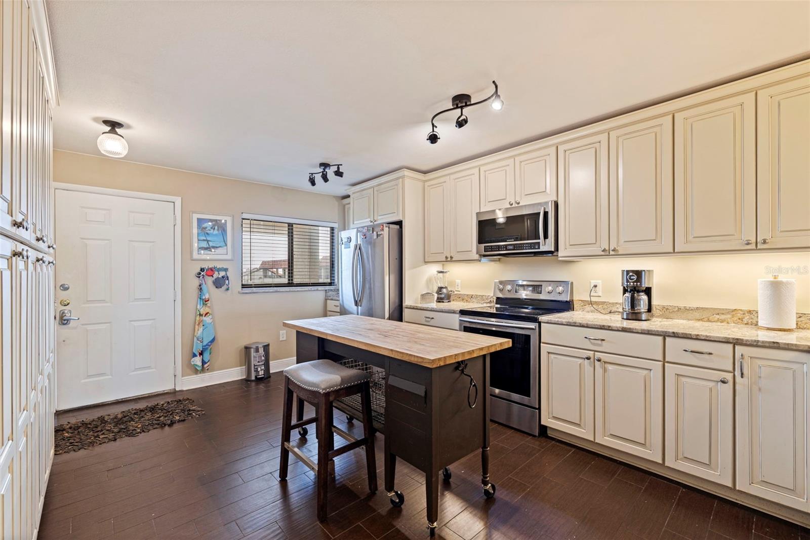 Image 9 of 36 For 106 1st Street E 315