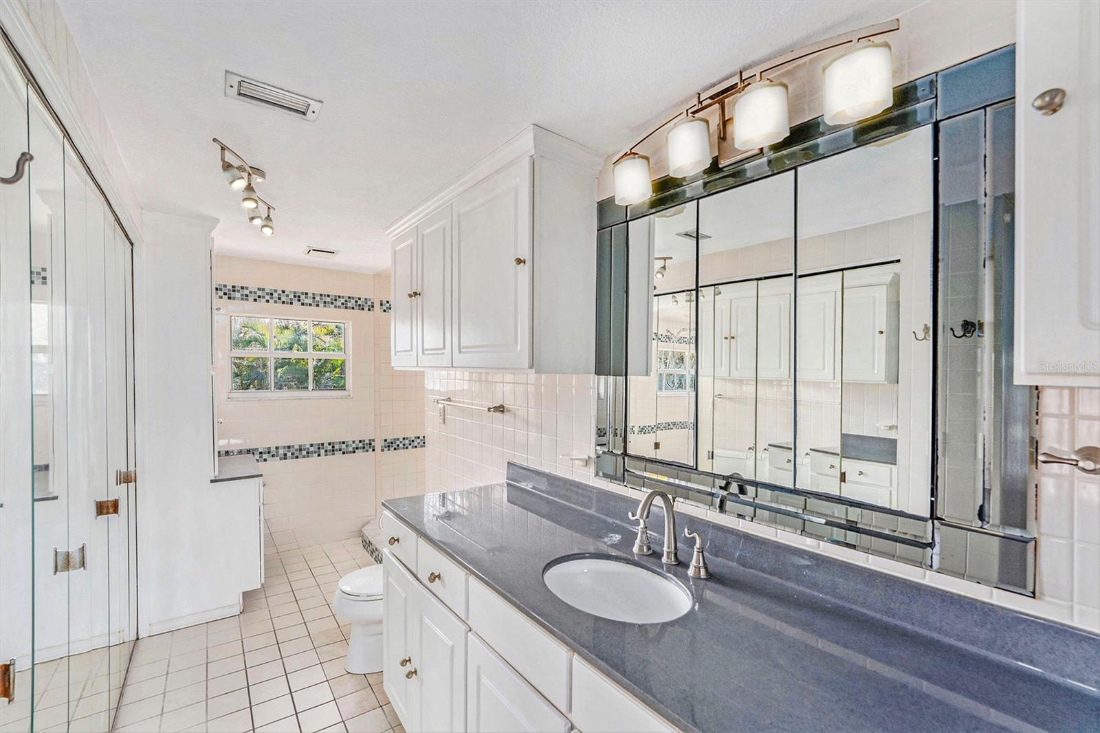 Image 30 of 38 For 5903 Bimini Way N