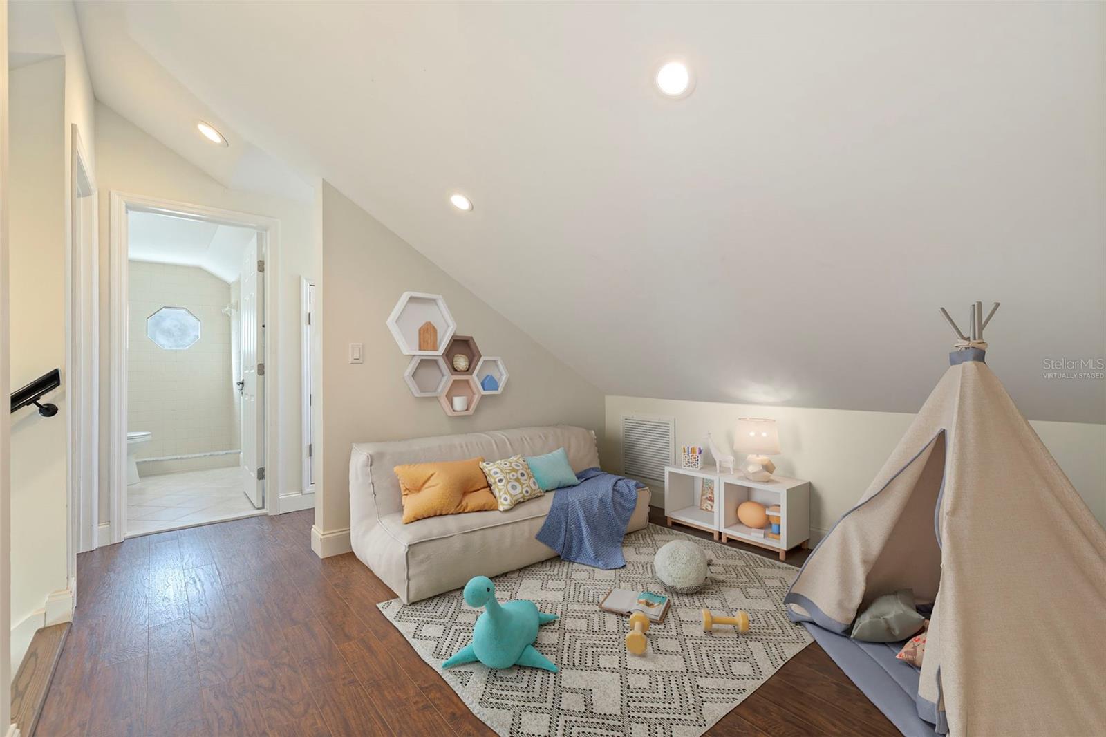 Image 34 of 58 For 100 82nd Avenue N