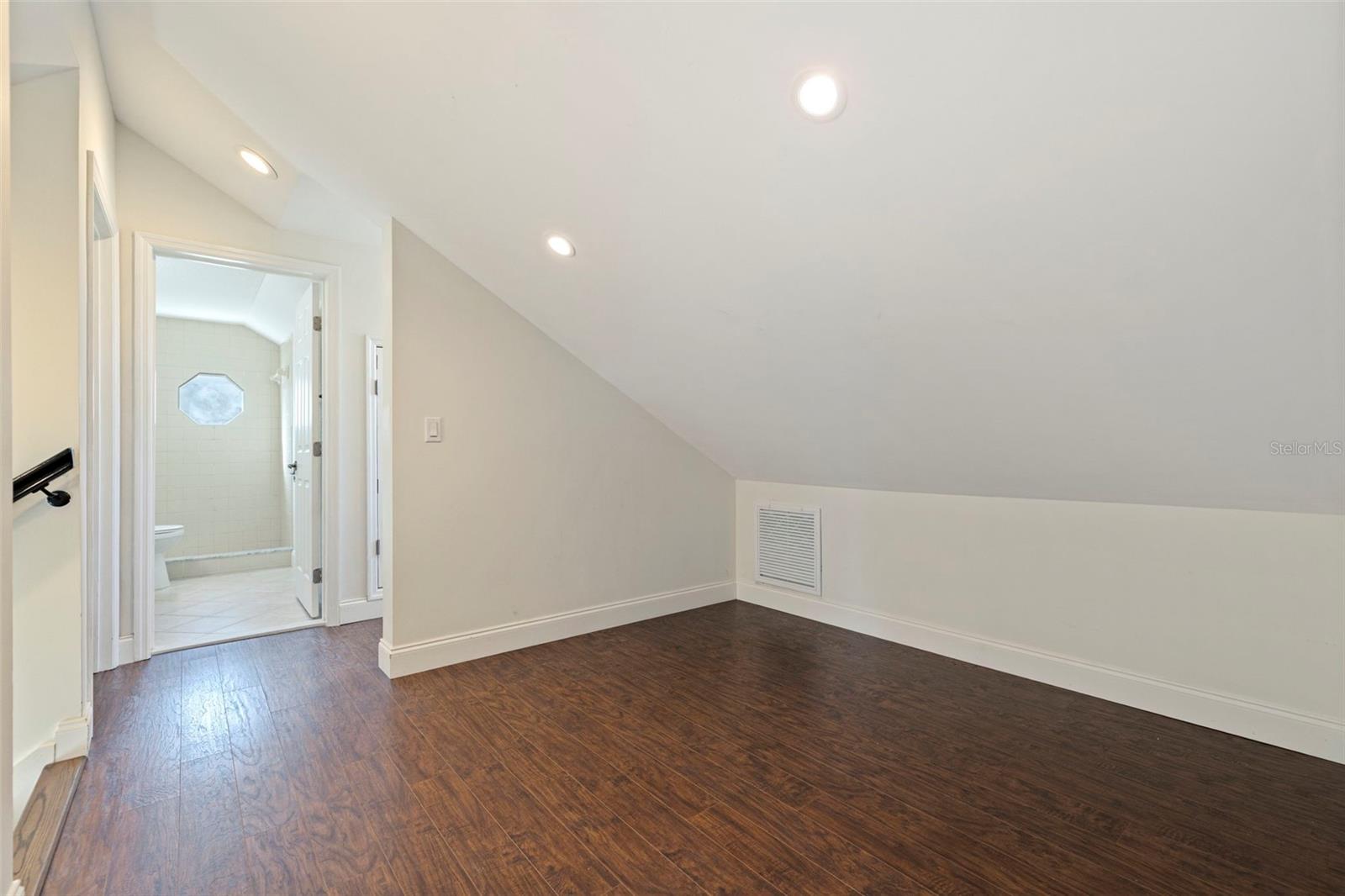 Image 35 of 58 For 100 82nd Avenue N