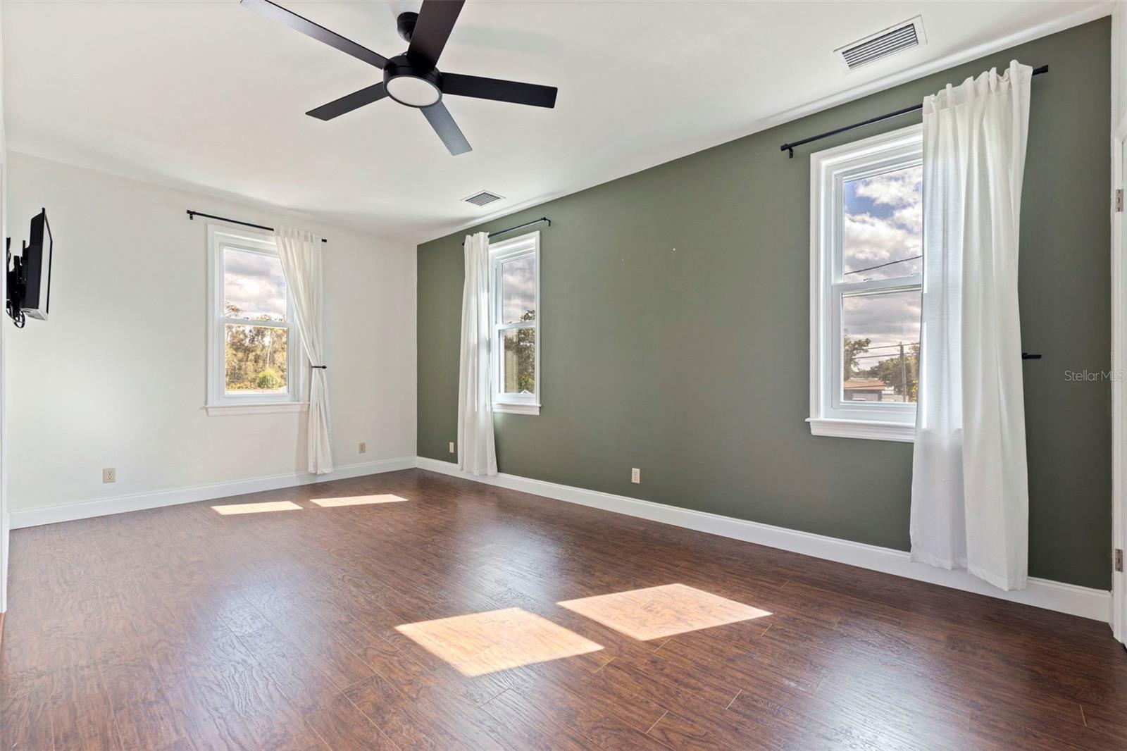 Image 37 of 58 For 100 82nd Avenue N