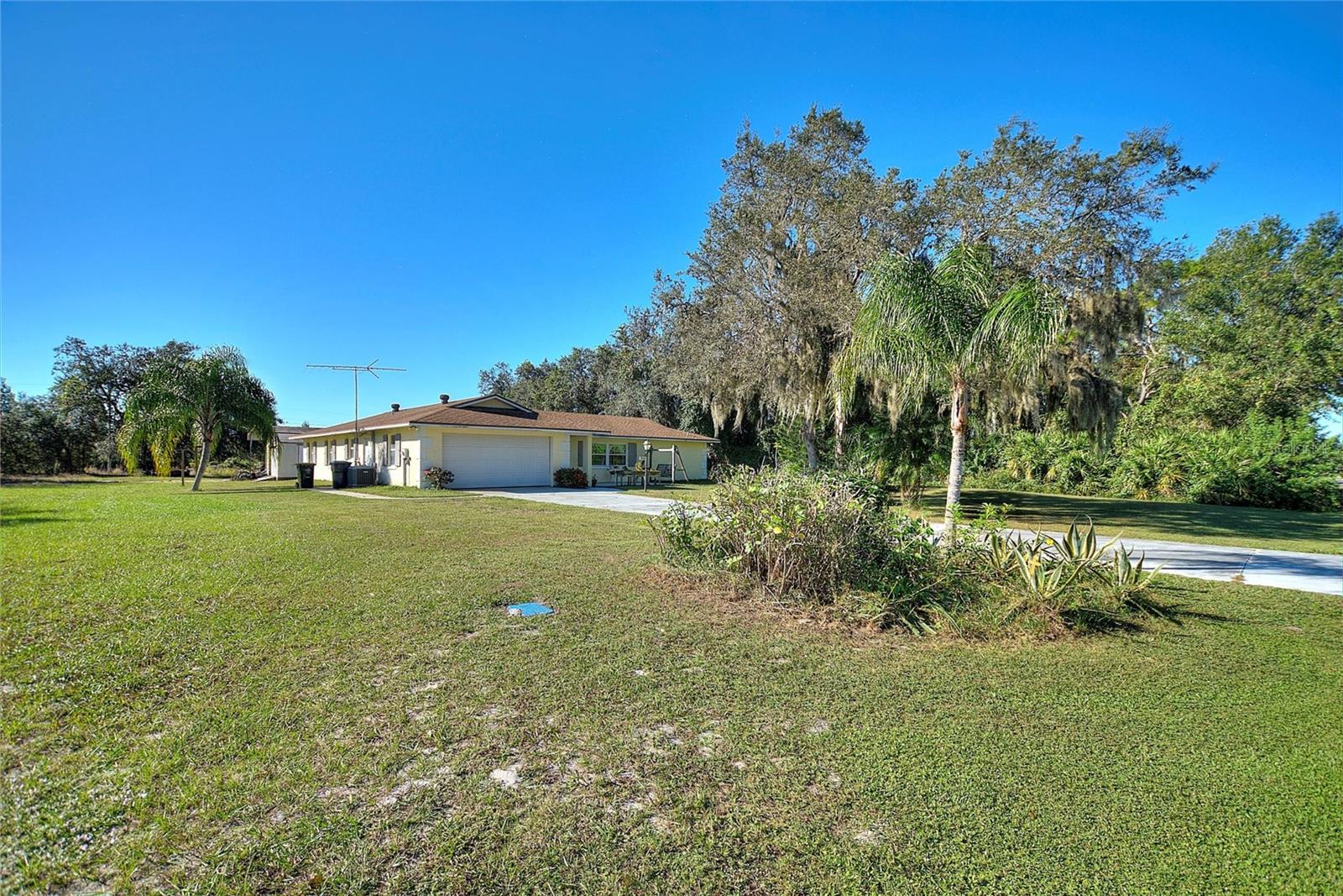 Image 41 of 84 For 2041 Allamanda Drive