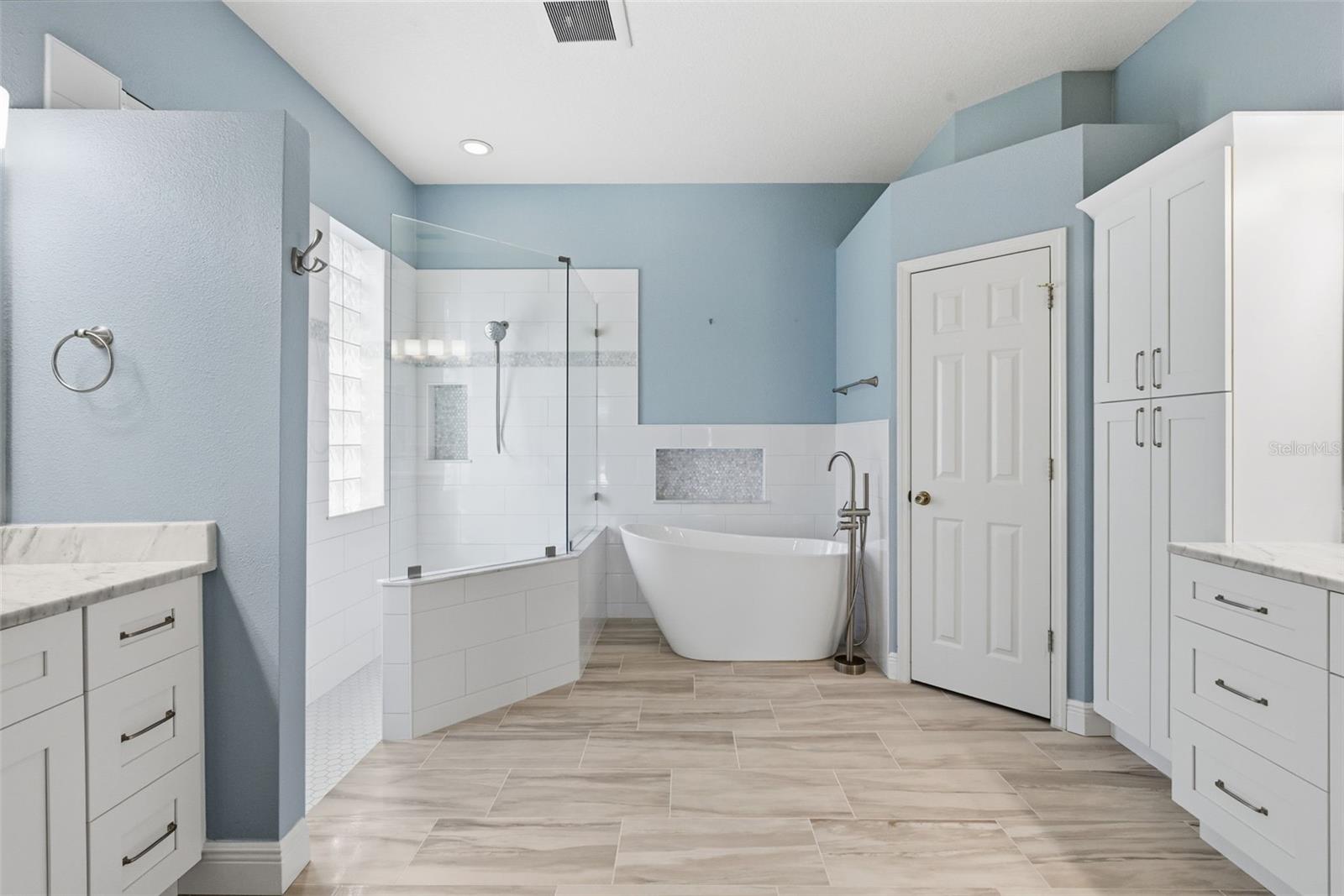 Image 18 of 27 For 19607 Intrigue Way