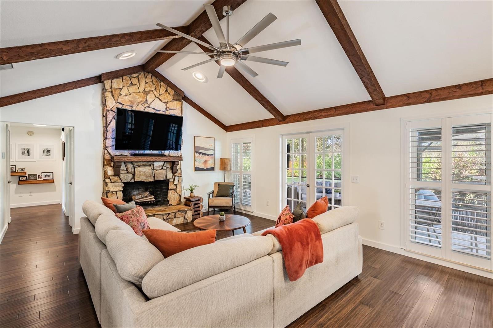 Image 12 of 46 For 2516 Laurelwood Lane