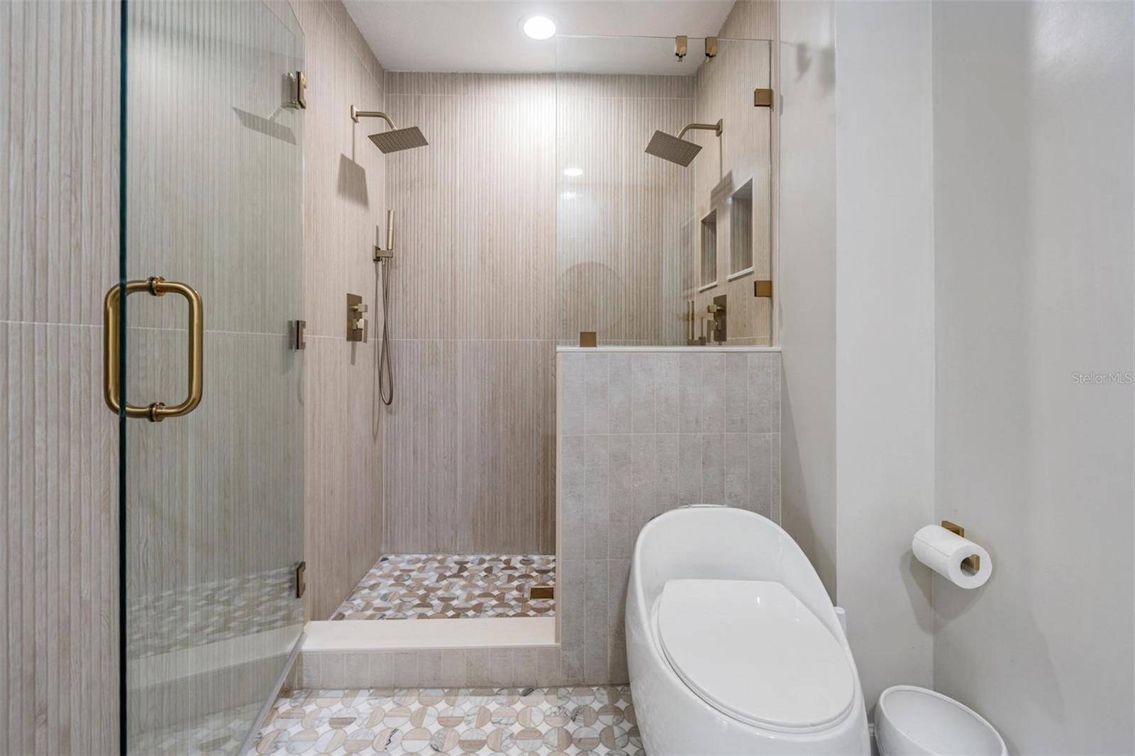 Image 22 of 46 For 2516 Laurelwood Lane