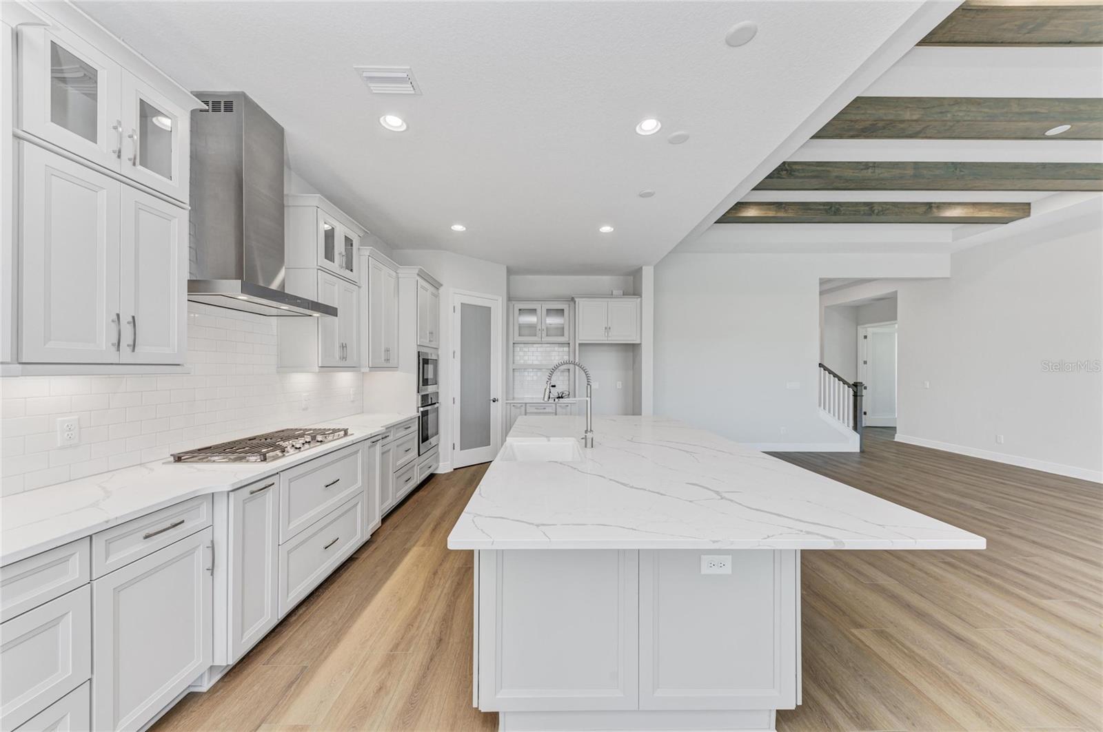 Image 13 of 39 For 17530 Glistening Drive