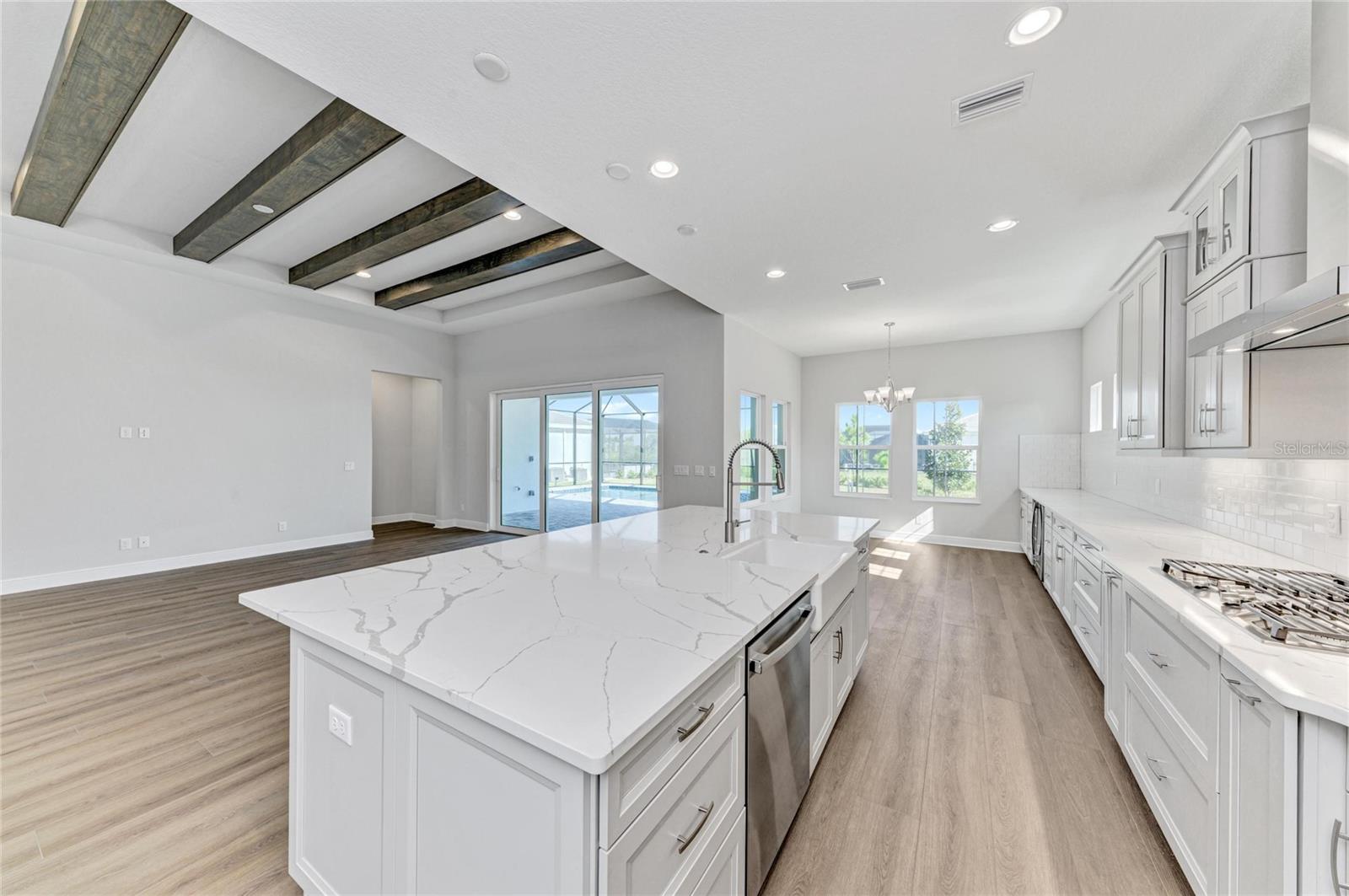 Image 14 of 39 For 17530 Glistening Drive