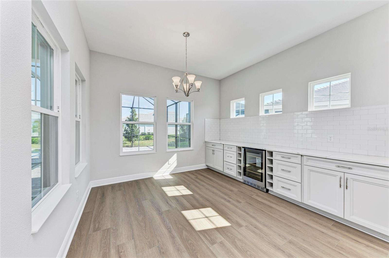 Image 15 of 39 For 17530 Glistening Drive