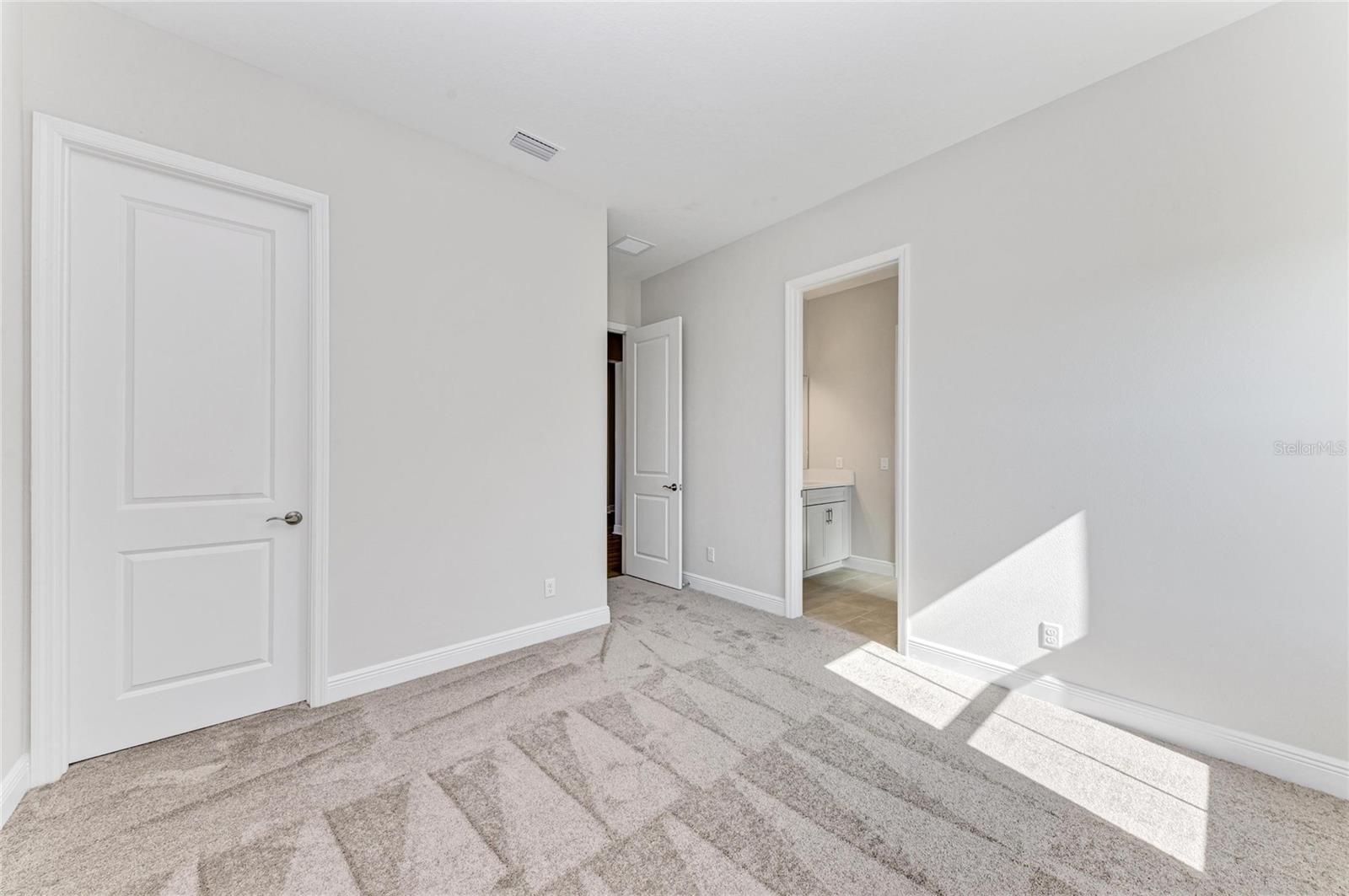 Image 17 of 39 For 17530 Glistening Drive