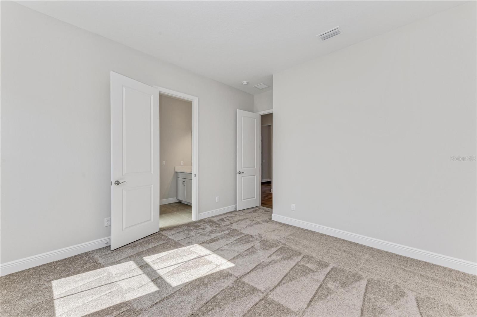 Image 20 of 39 For 17530 Glistening Drive