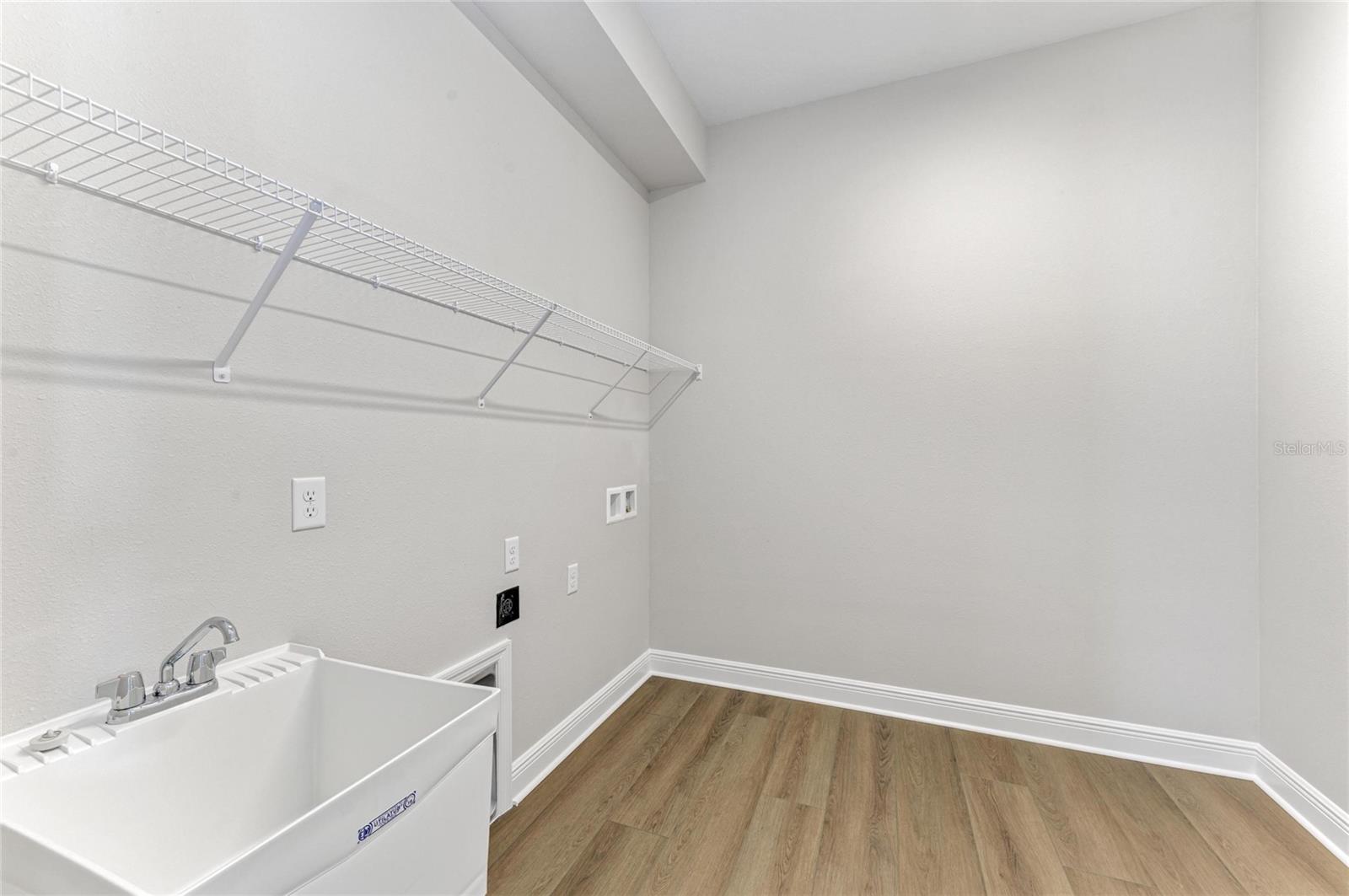 Image 29 of 39 For 17530 Glistening Drive