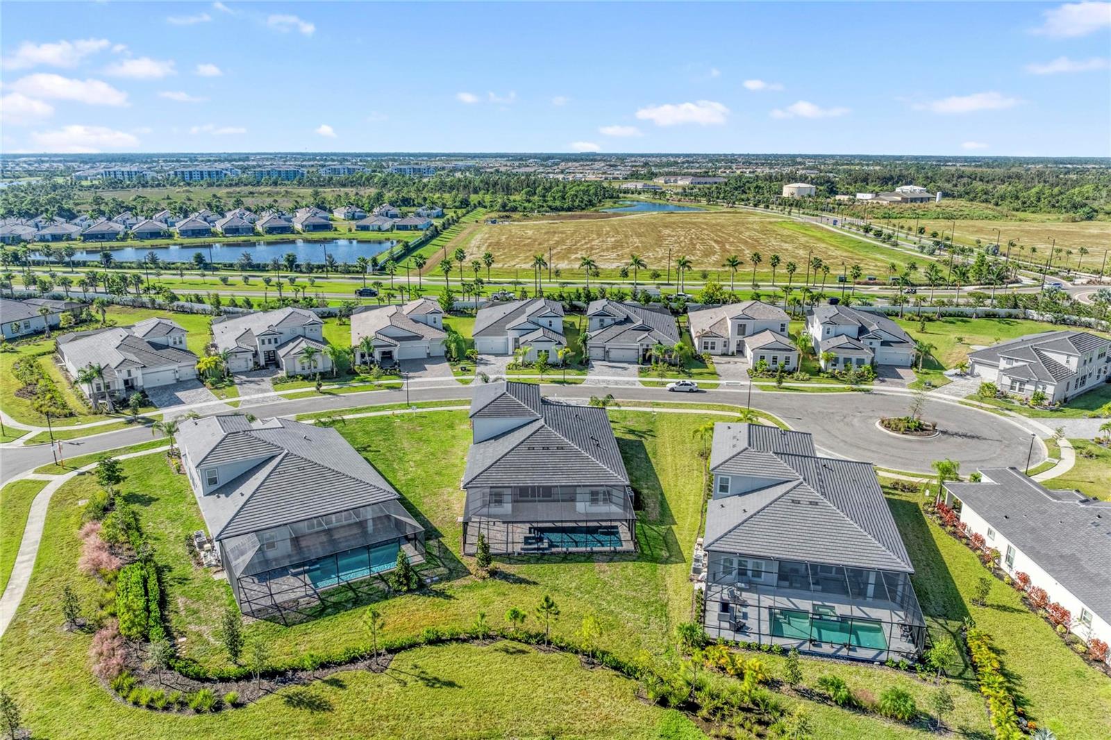 Image 34 of 39 For 17530 Glistening Drive