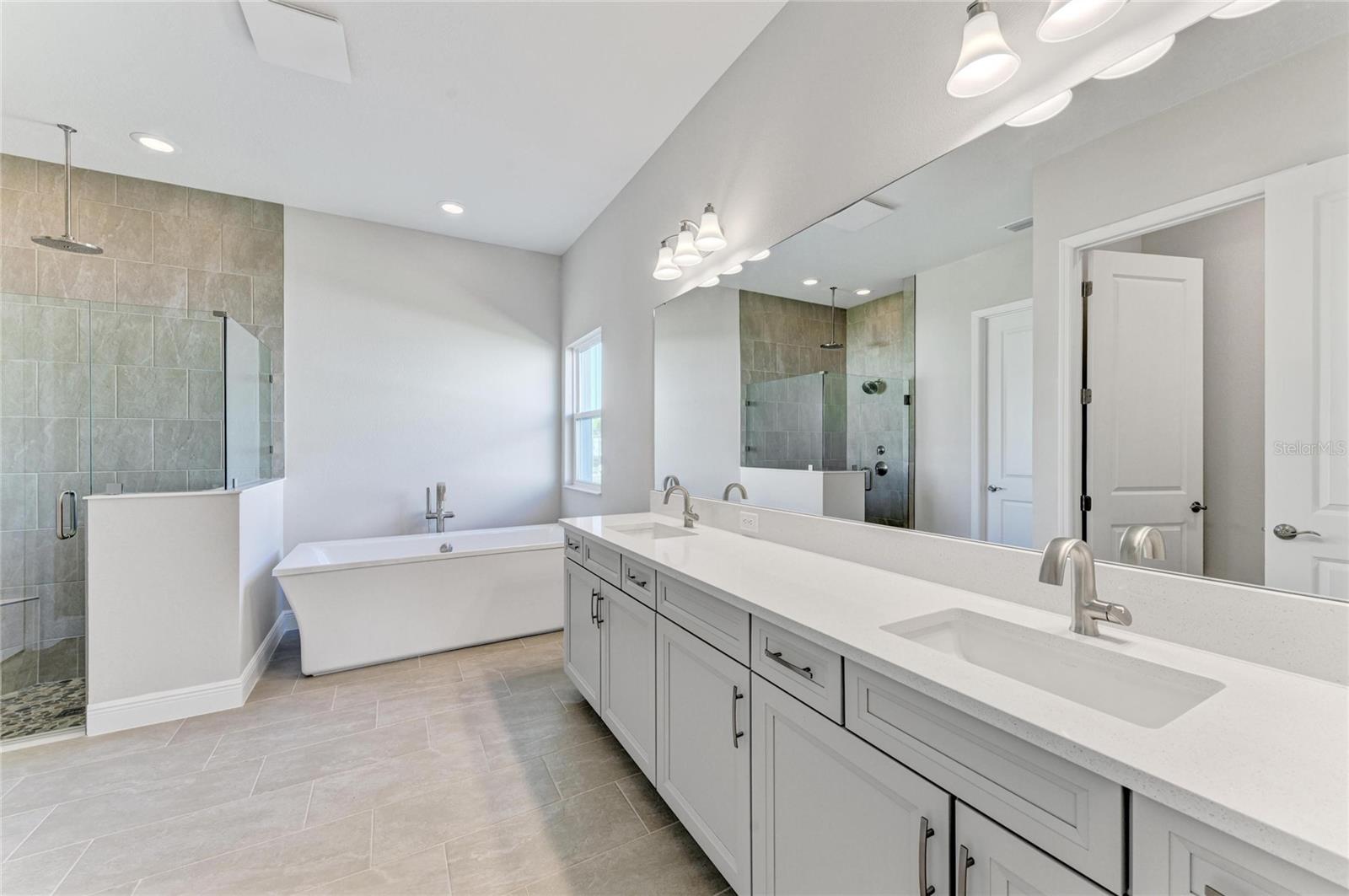 Image 6 of 39 For 17530 Glistening Drive