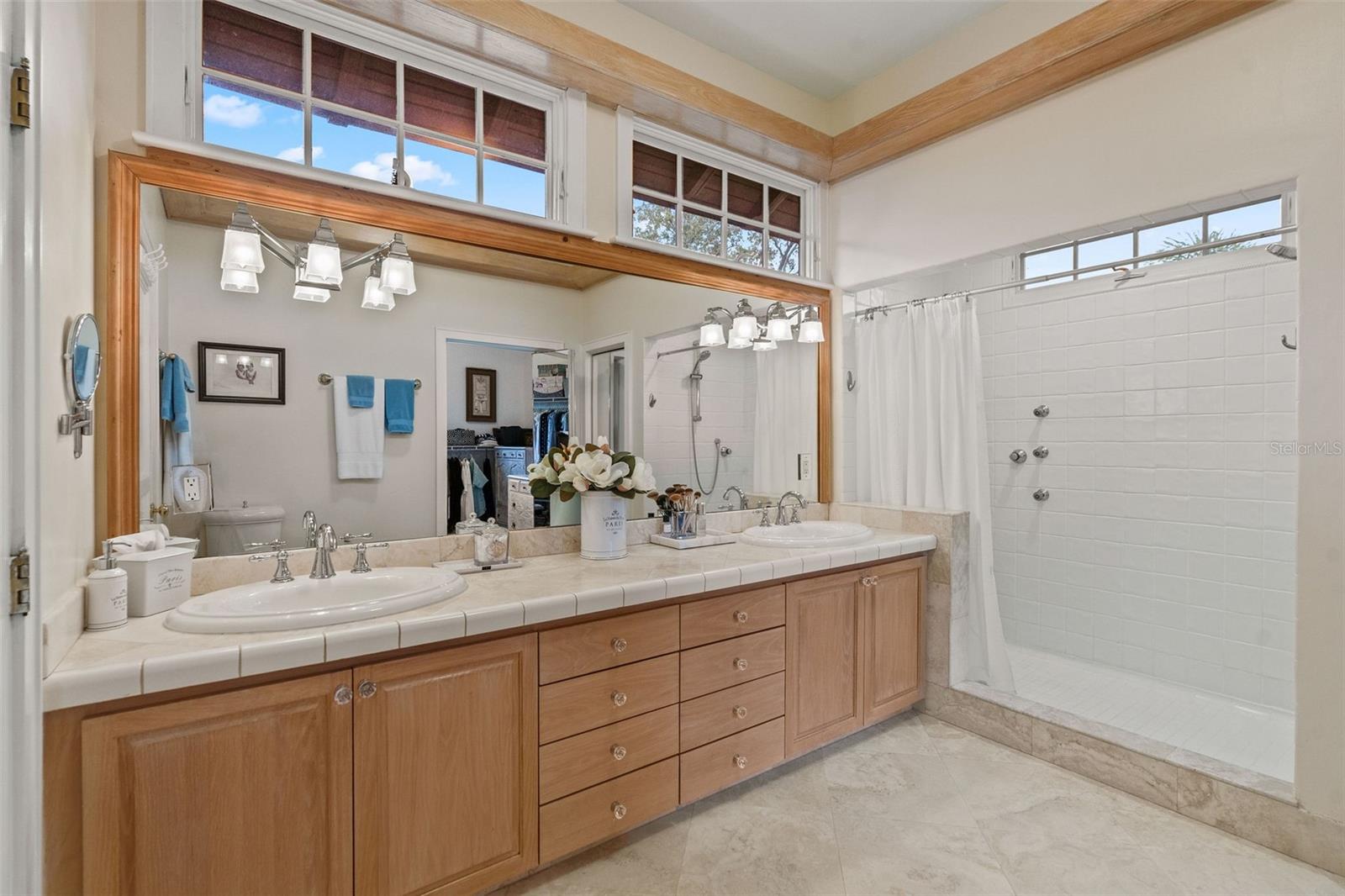 Image 11 of 49 For 1557 Maple Street