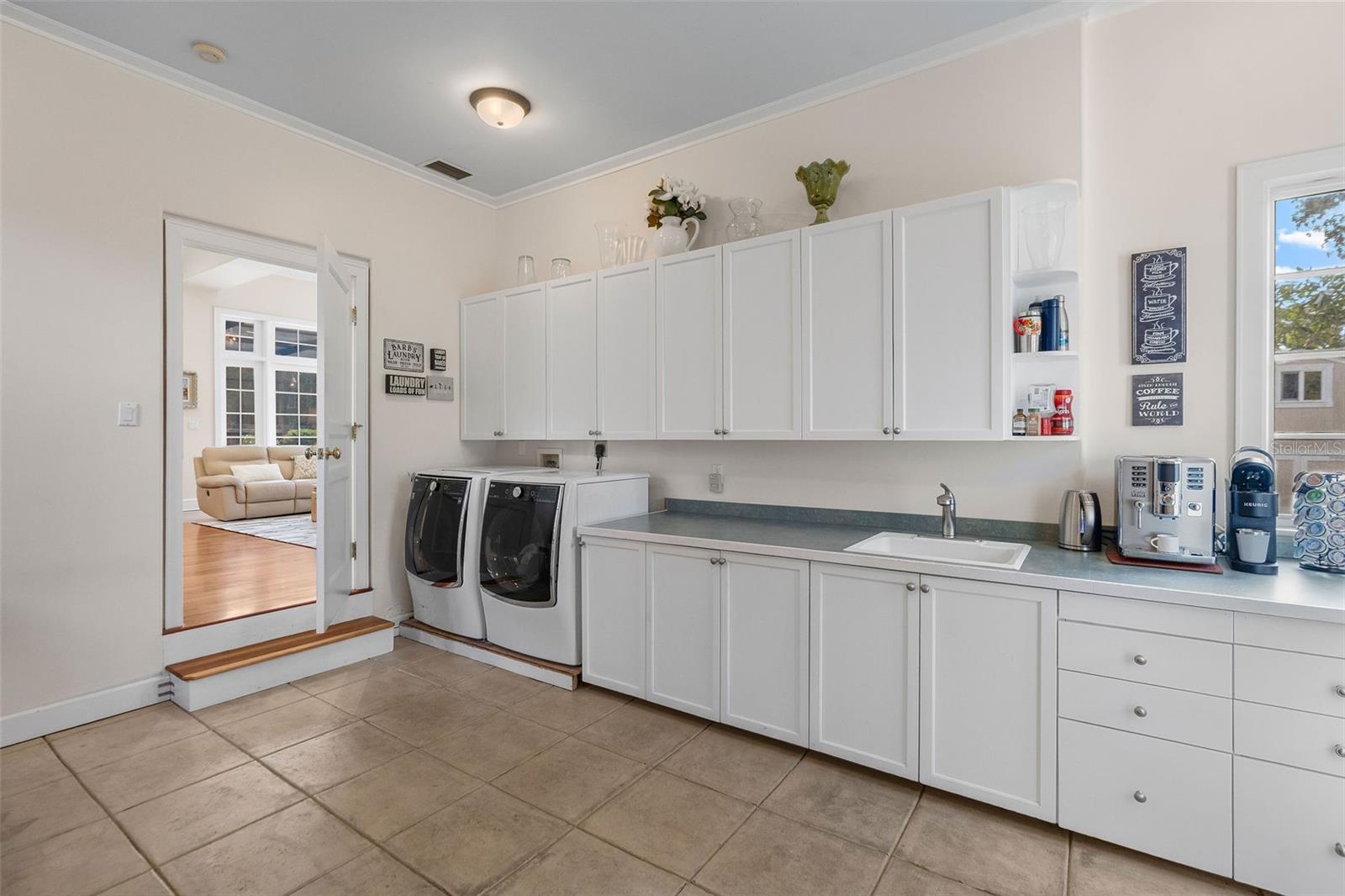 Image 32 of 49 For 1557 Maple Street