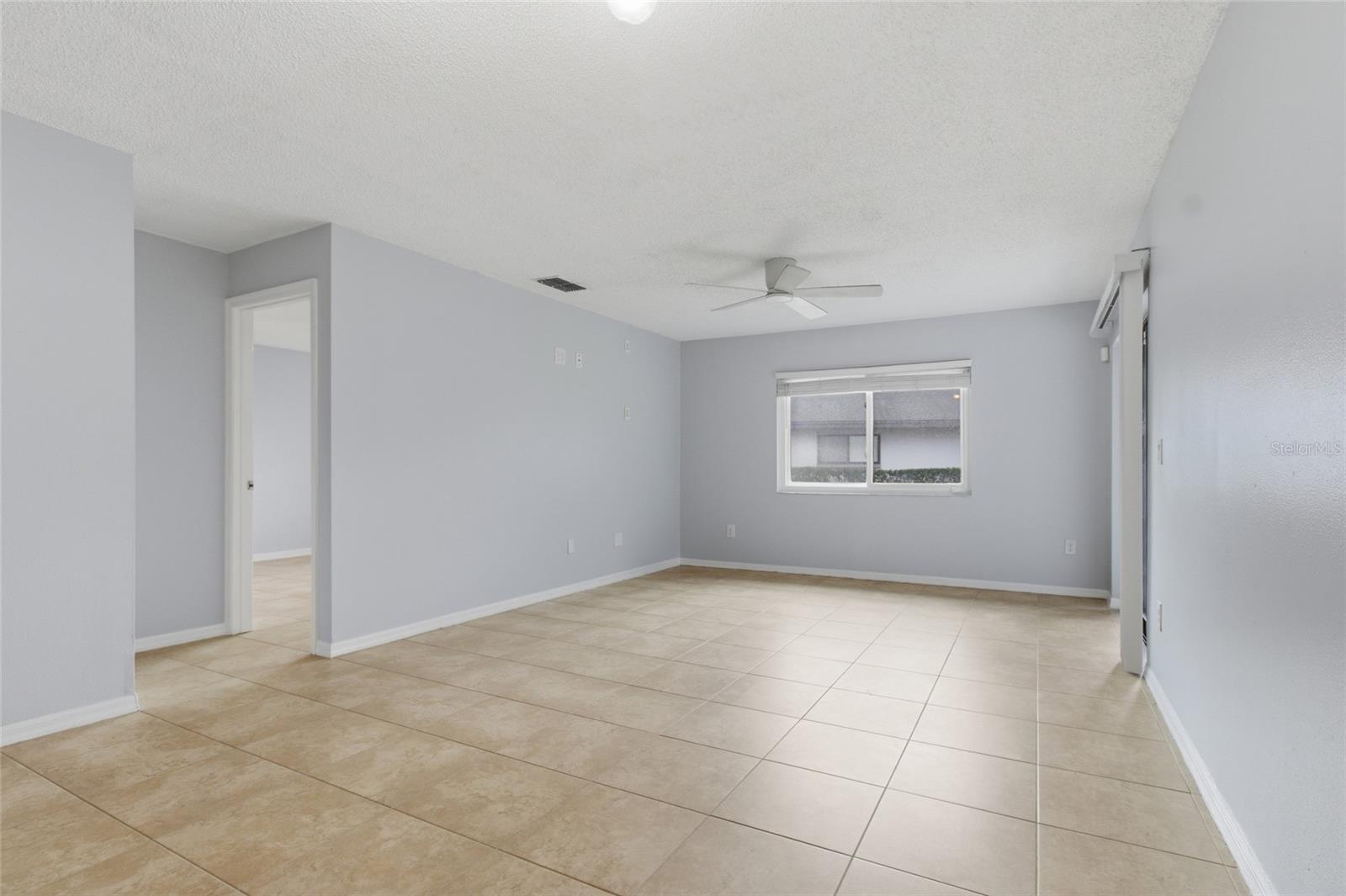 Image 11 of 41 For 2701 Countryside Boulevard 102