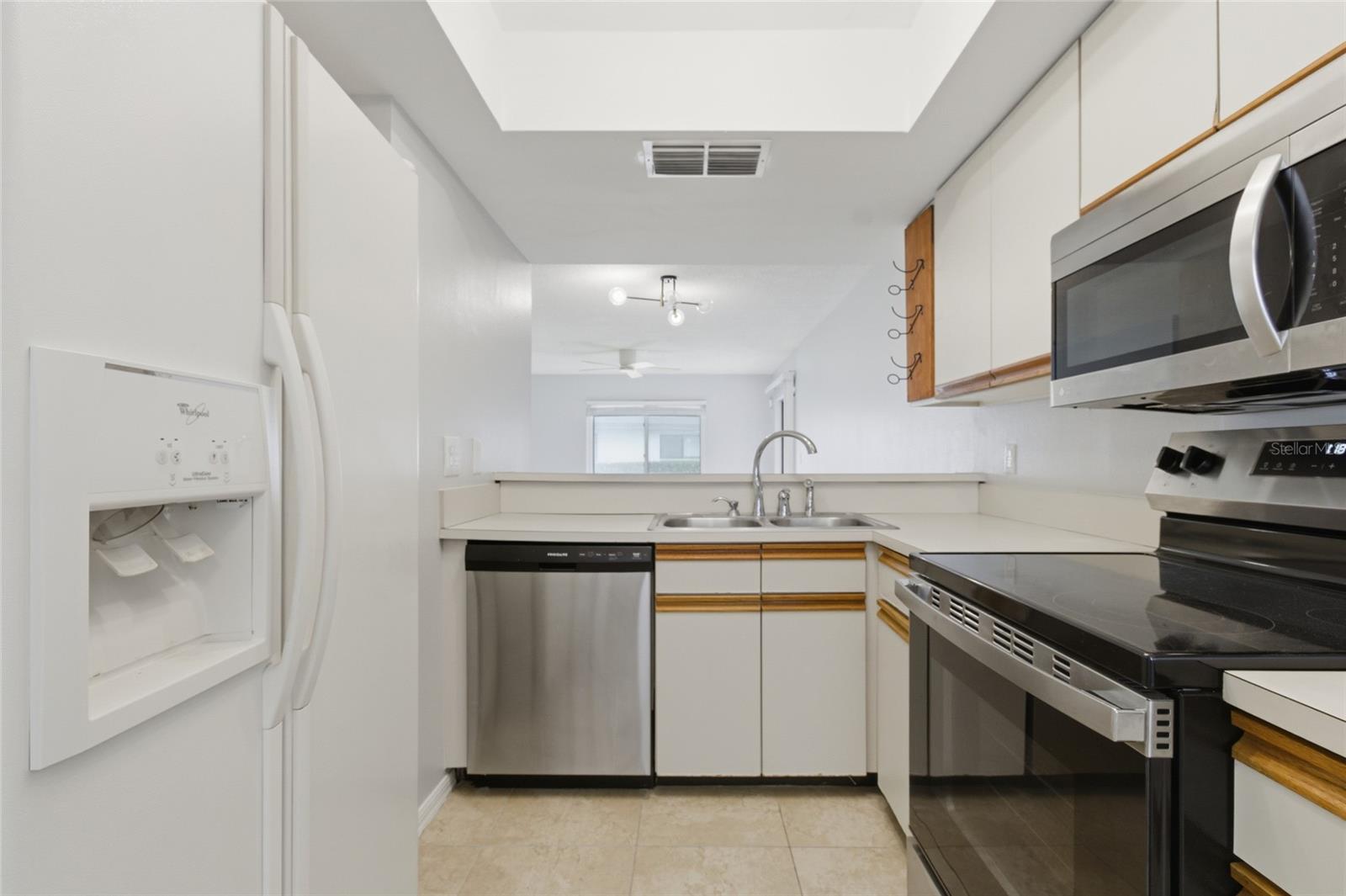 Image 16 of 41 For 2701 Countryside Boulevard 102