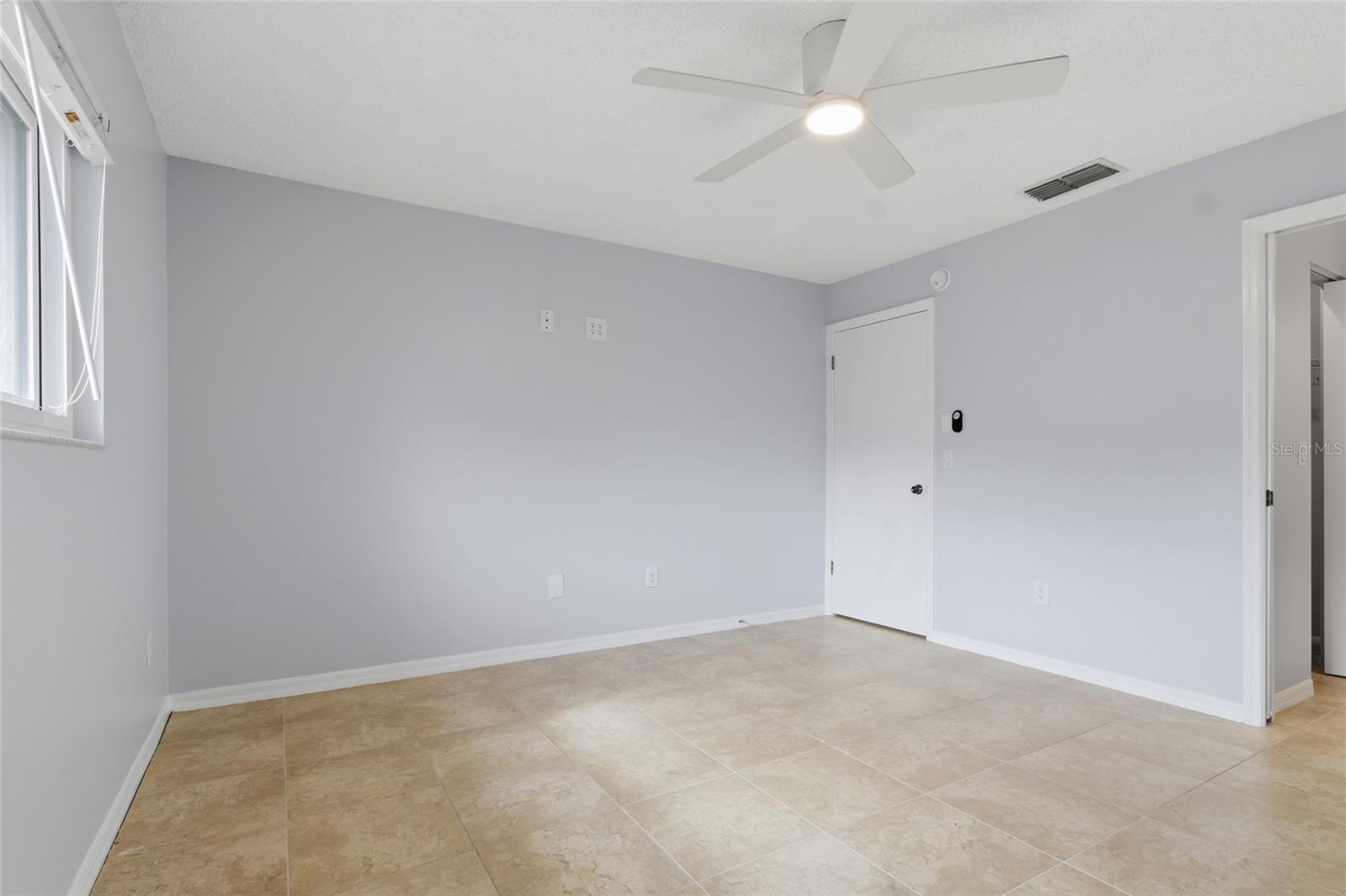 Image 31 of 41 For 2701 Countryside Boulevard 102