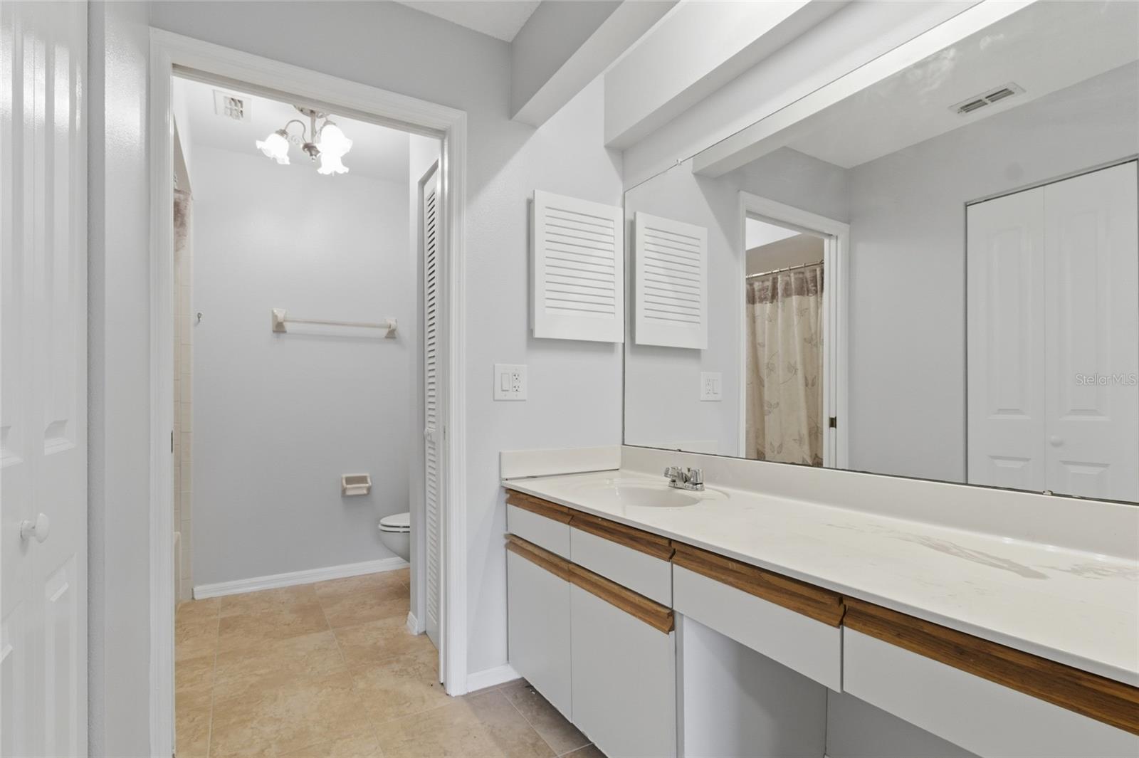 Image 34 of 41 For 2701 Countryside Boulevard 102