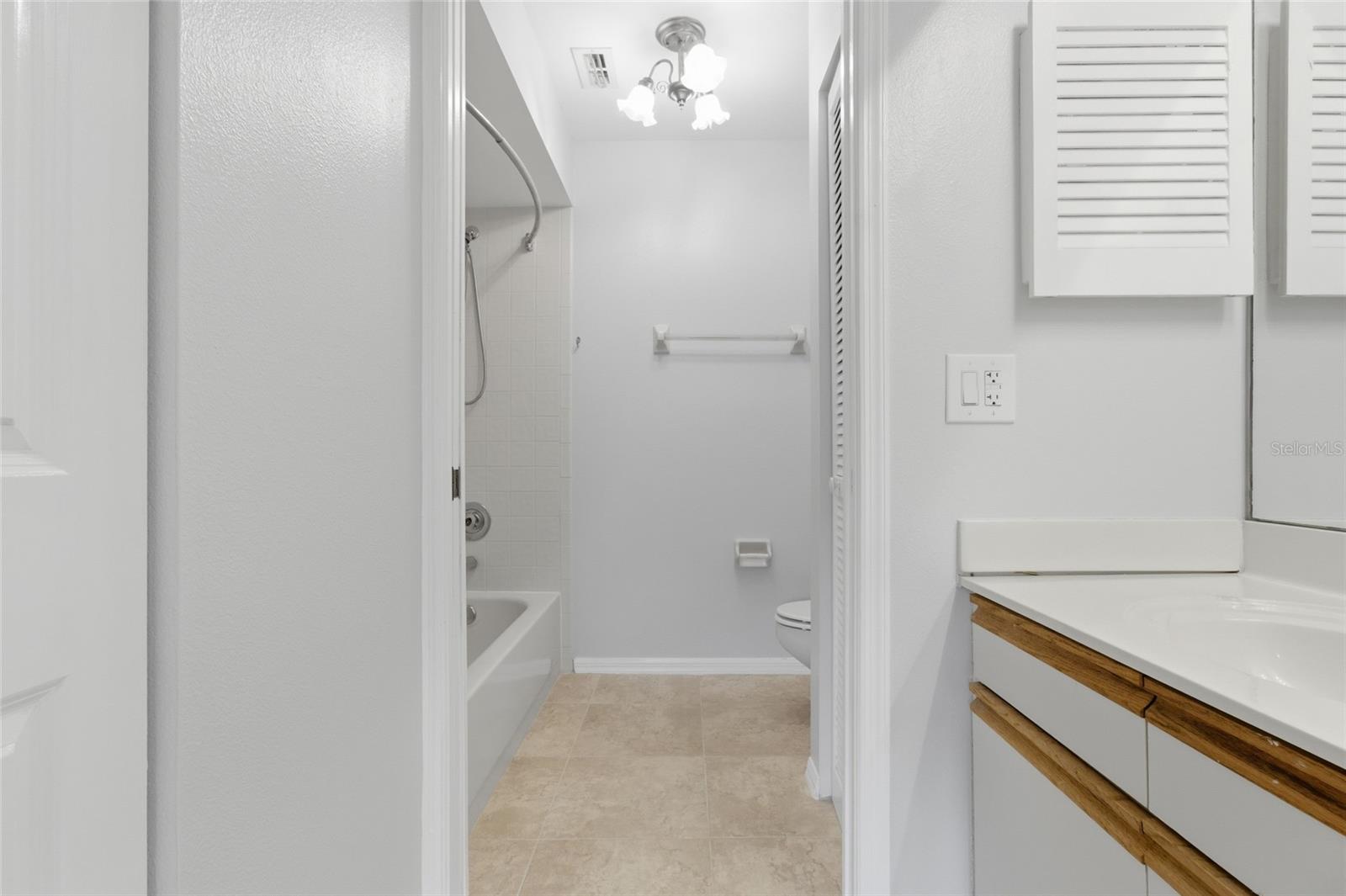 Image 36 of 41 For 2701 Countryside Boulevard 102