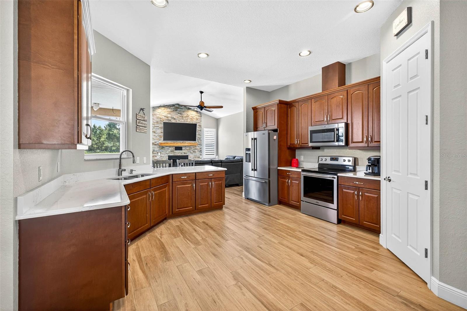 Image 14 of 88 For 7316 Hackamore Road