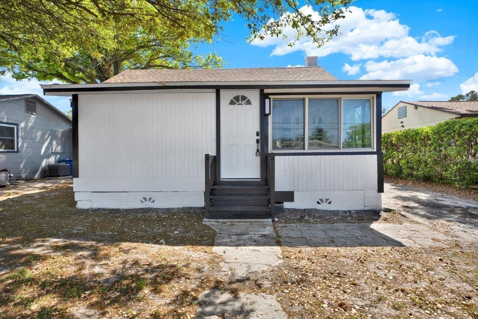 Listing photo id 6 for 4082 38th Avenue N