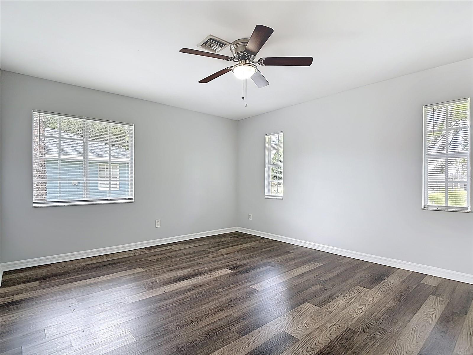 Image 43 of 74 For 2812 4th Street Sw