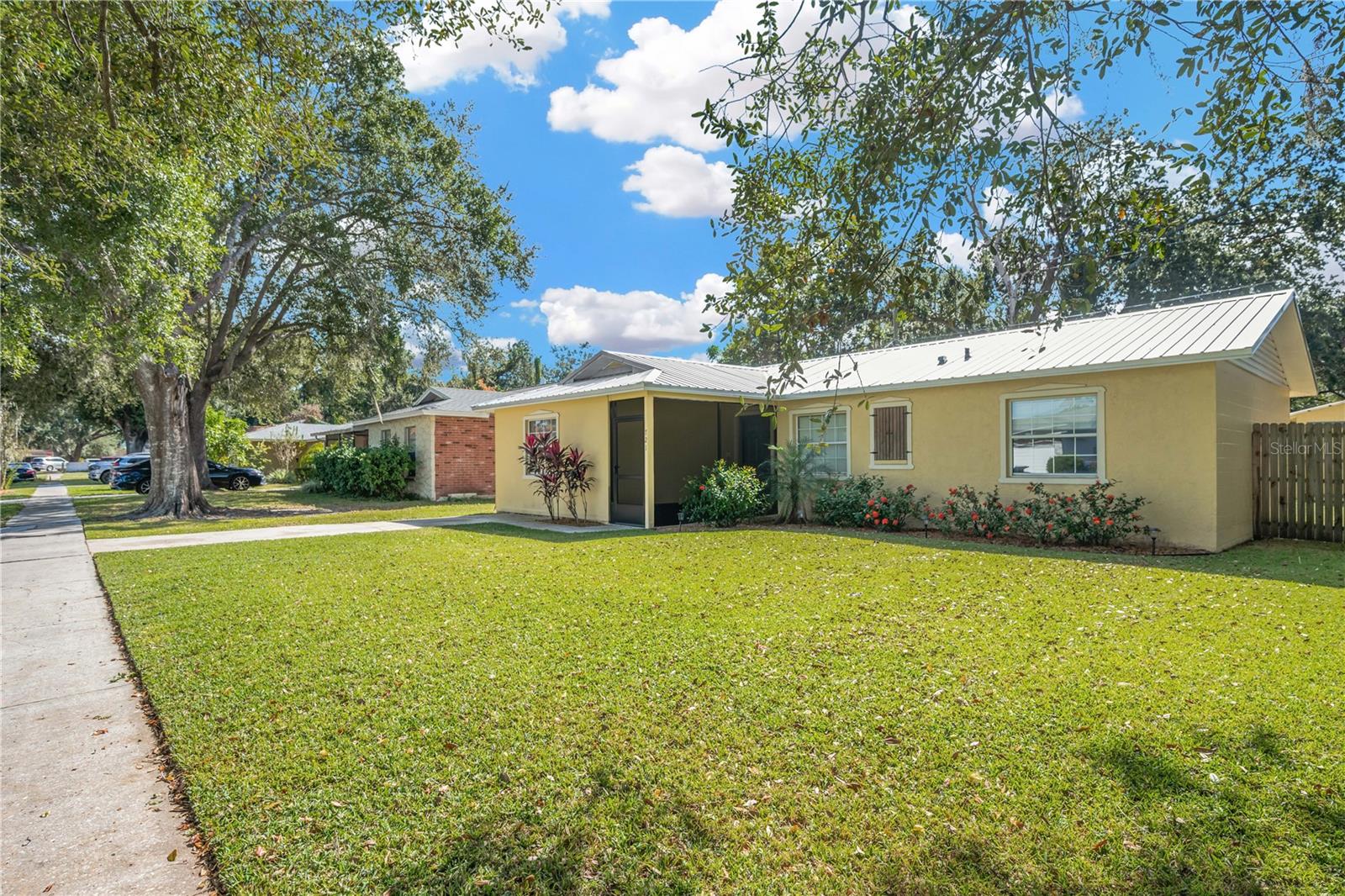 Image 3 of 48 For 721 Holly Terrace